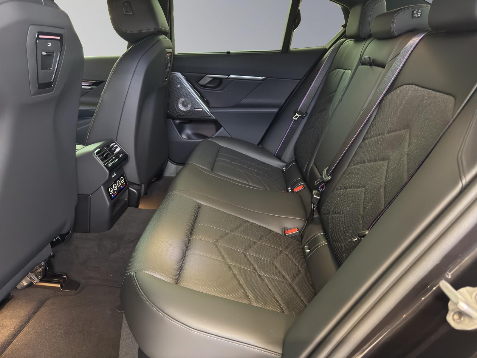 BMW 520d xDrive-image-16