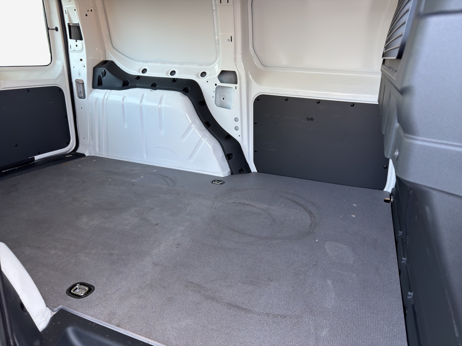 VW Caddy Cargo 2.0TDI Maxi-image-11