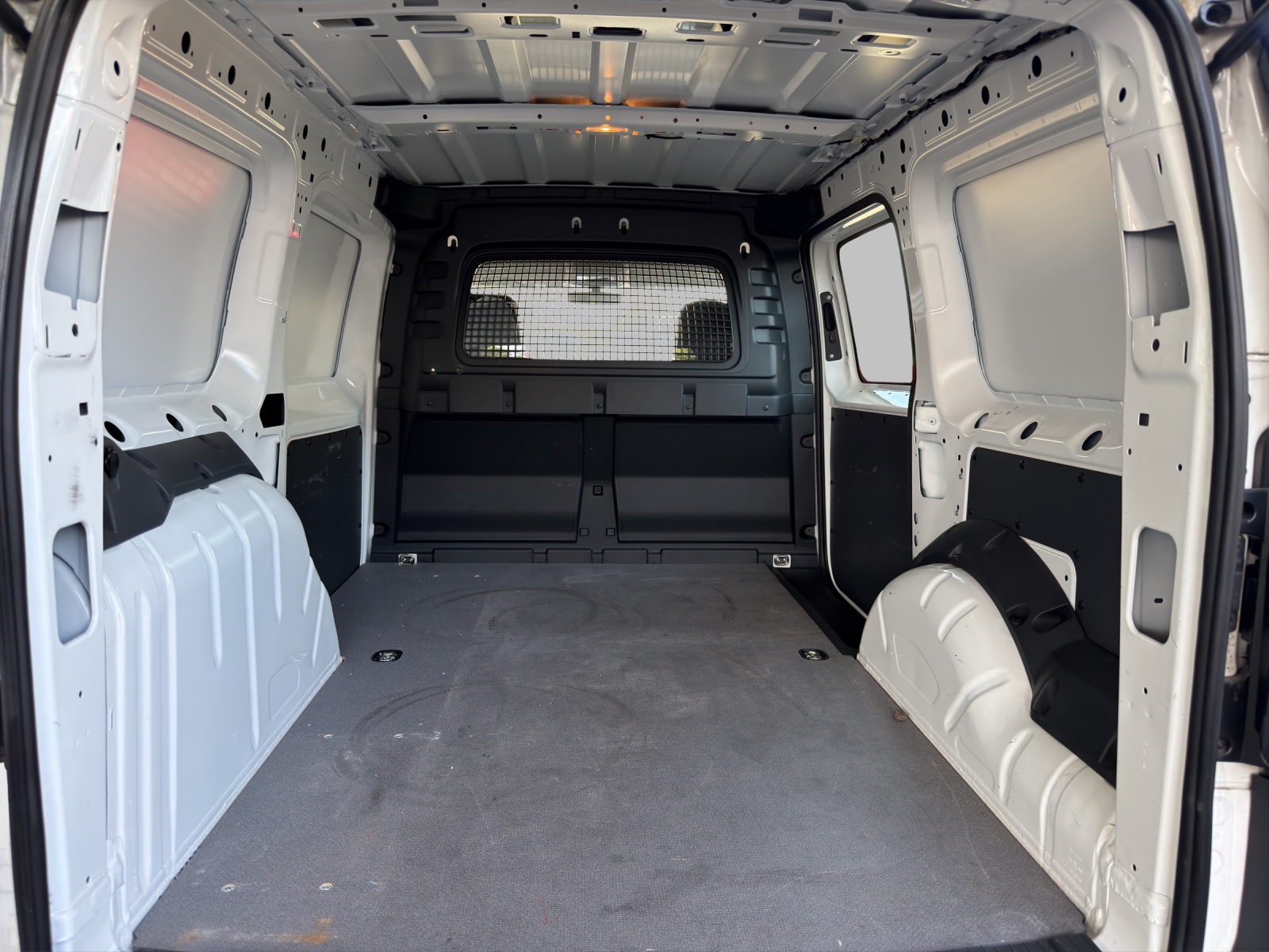 VW Caddy Cargo 2.0TDI Maxi-image-12