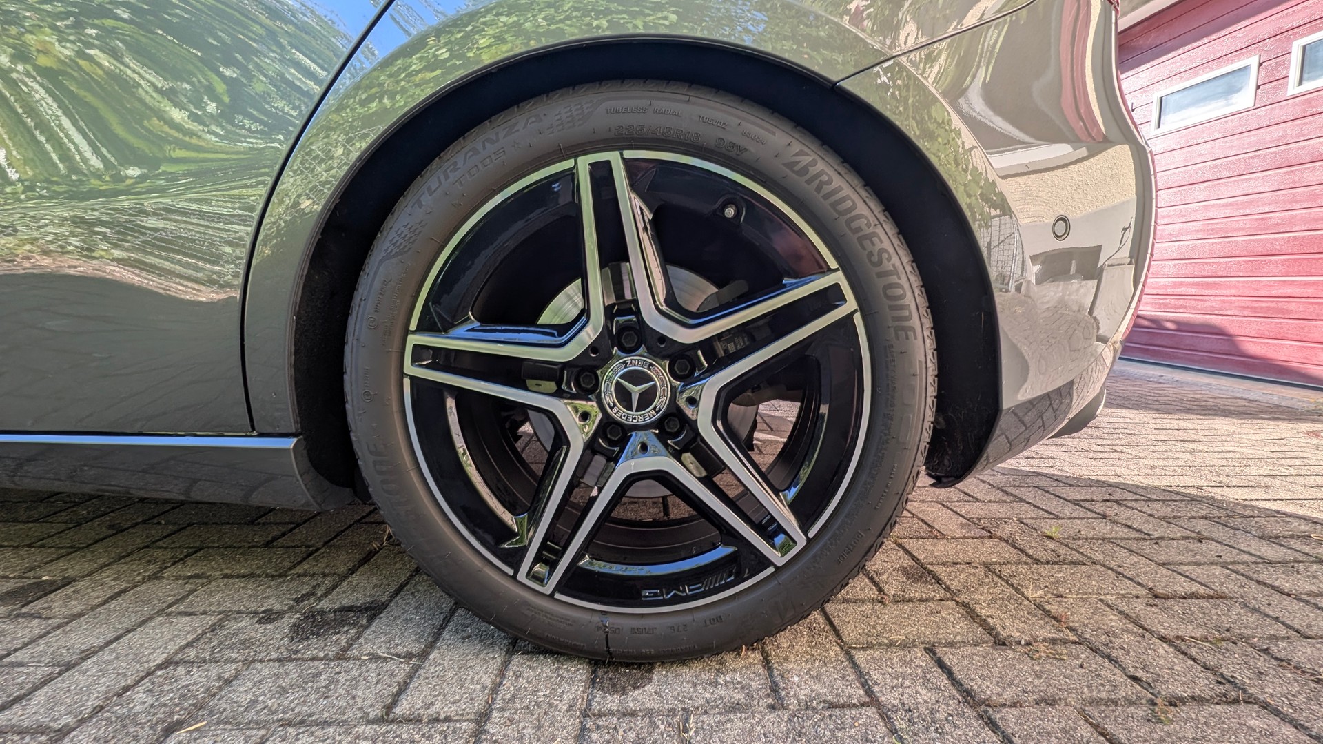 MERCEDES-BENZ A 250 Progressive 4matic-image-4