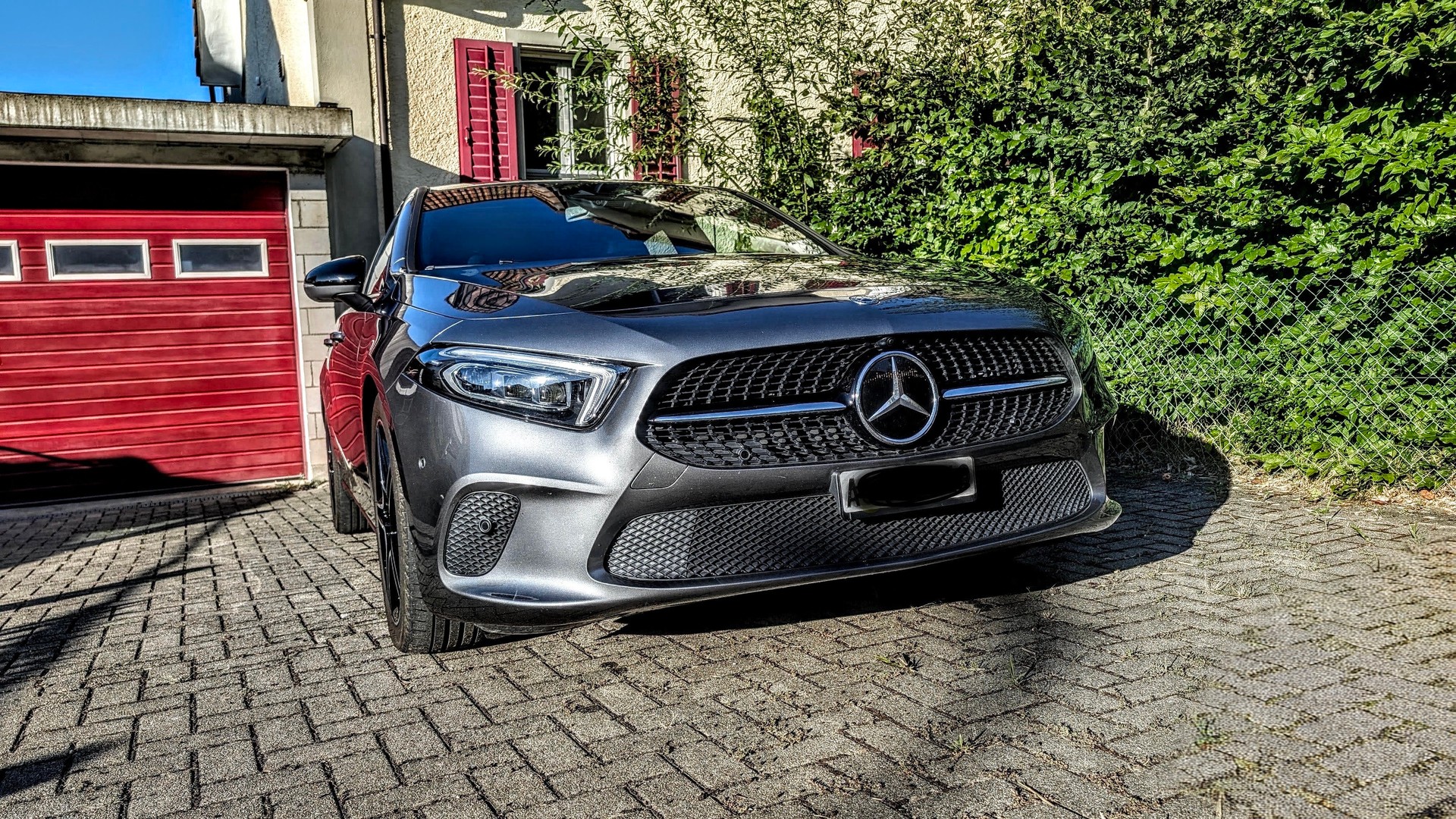 MERCEDES-BENZ A 250 Progressive 4matic-image-1
