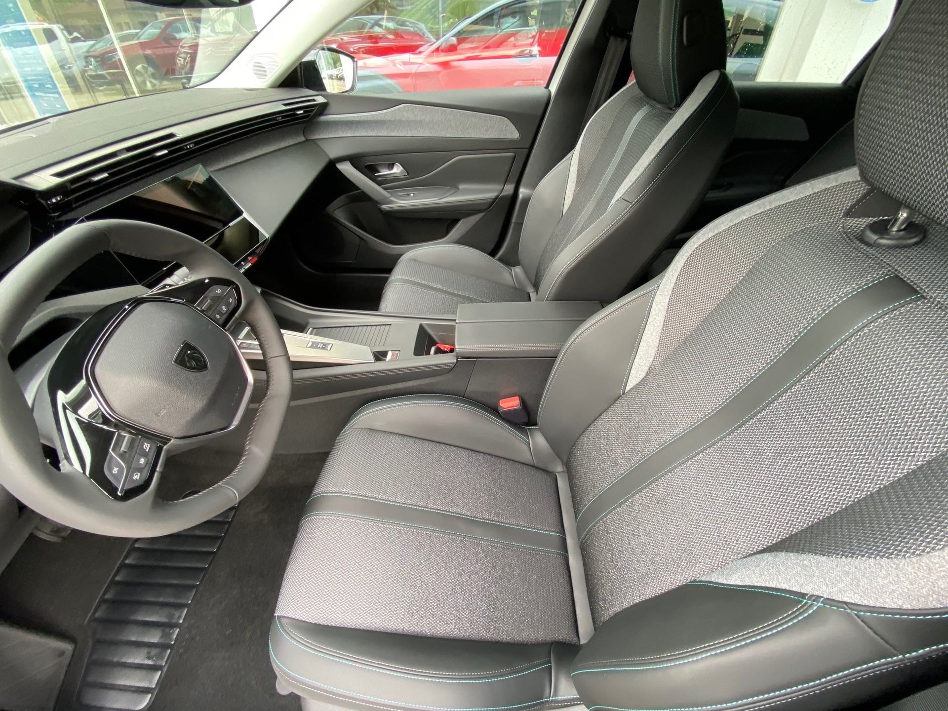 PEUGEOT 308 SW 1.6 PHEV Allure Pack-image-4