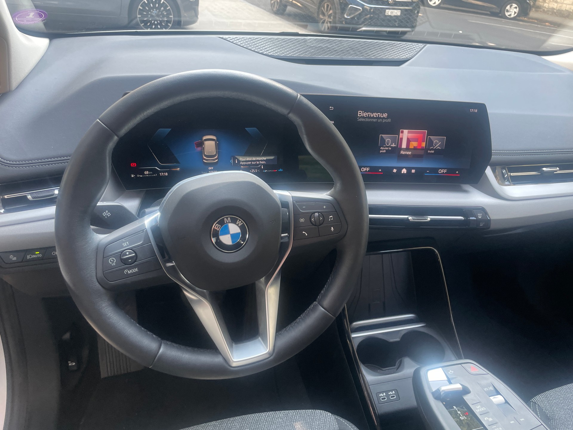 BMW 218i Active Tourer-image-6
