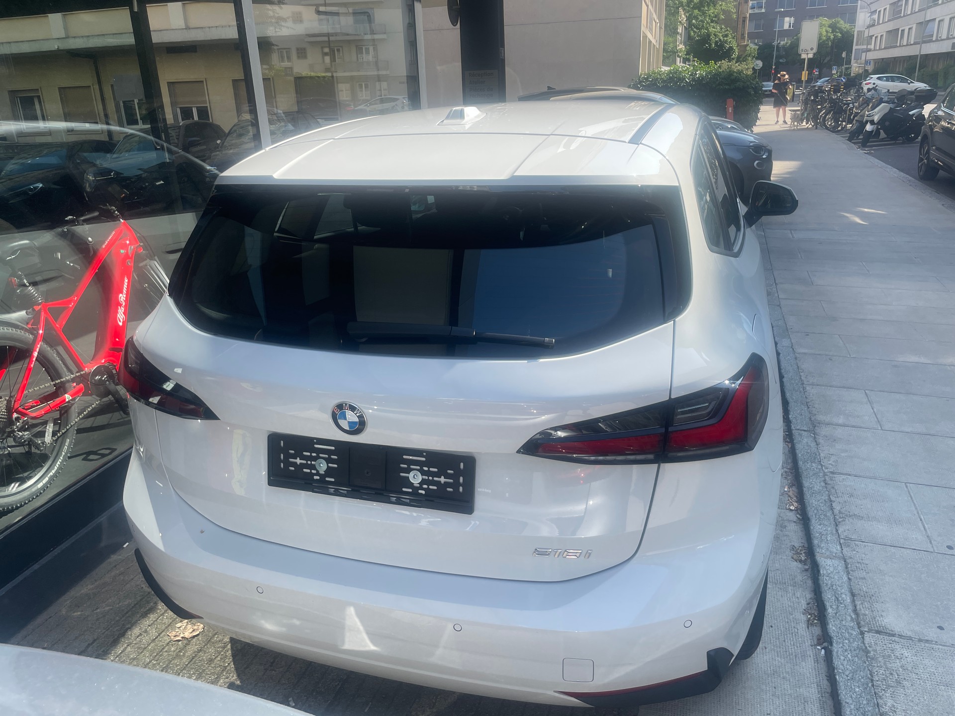 BMW 218i Active Tourer-image-4