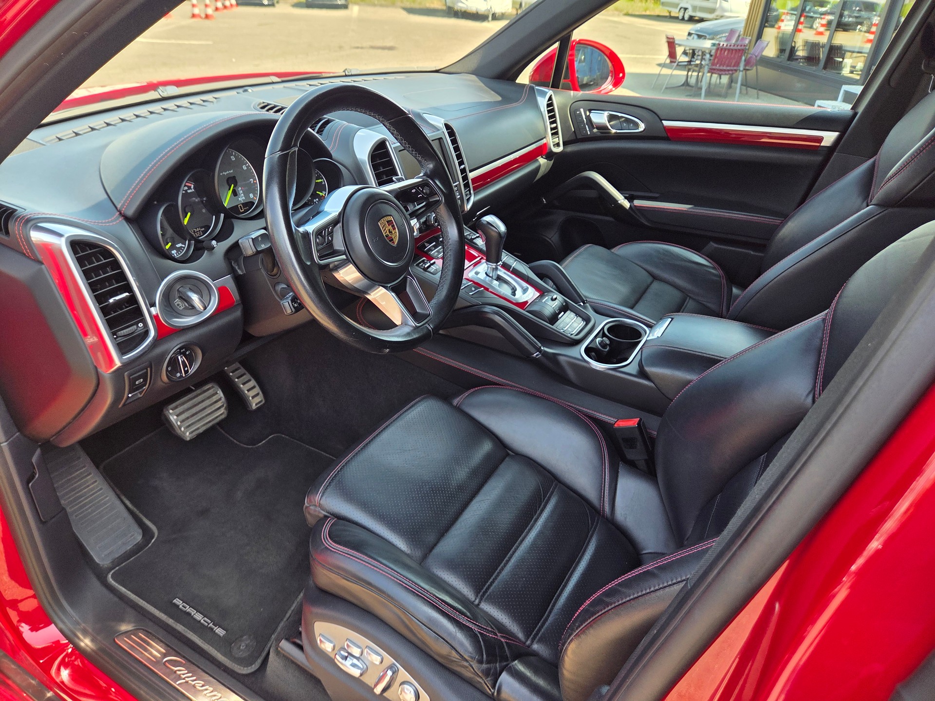 PORSCHE Cayenne S E-Hybrid-image-4