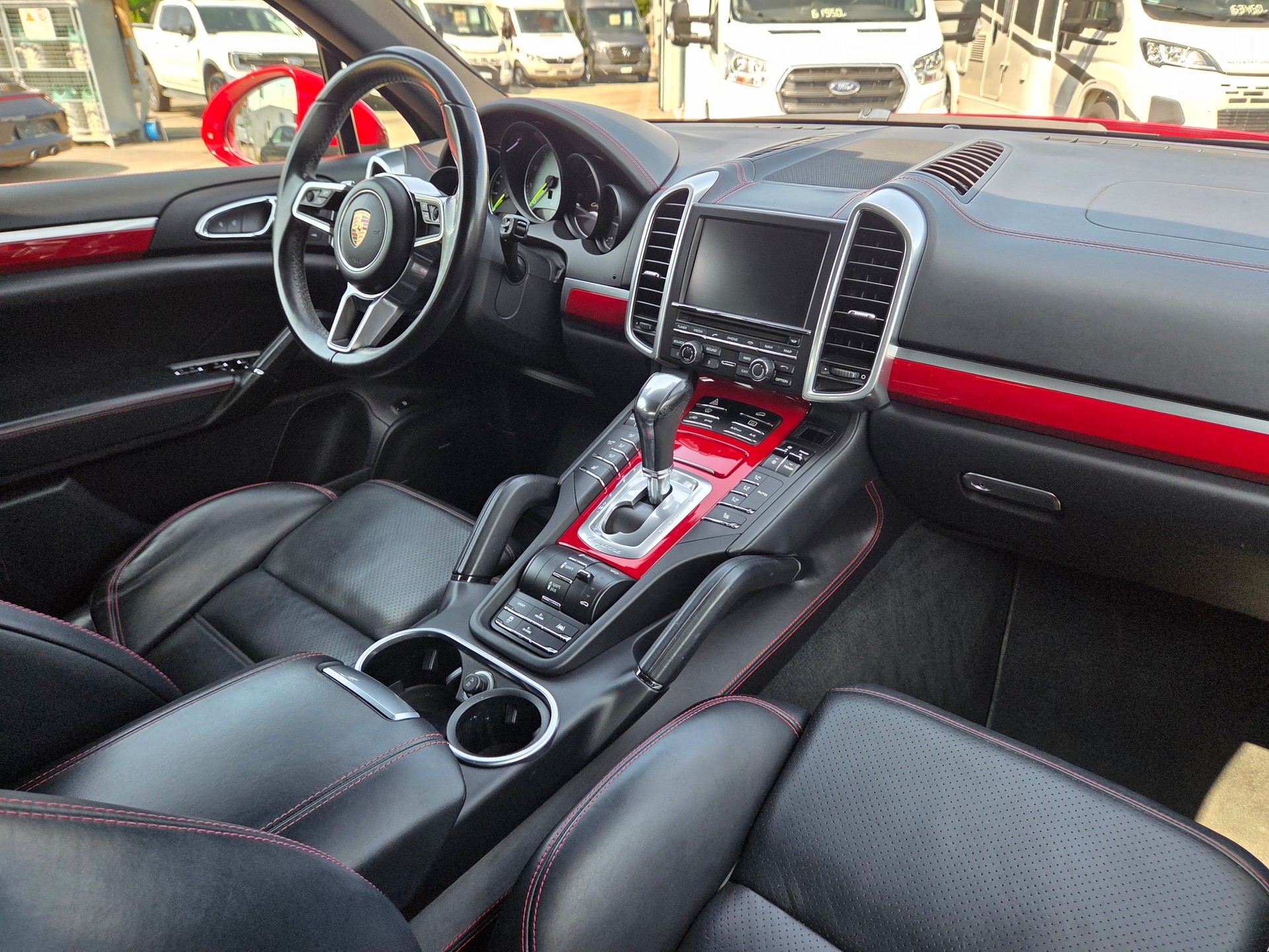 PORSCHE Cayenne S E-Hybrid-image-13