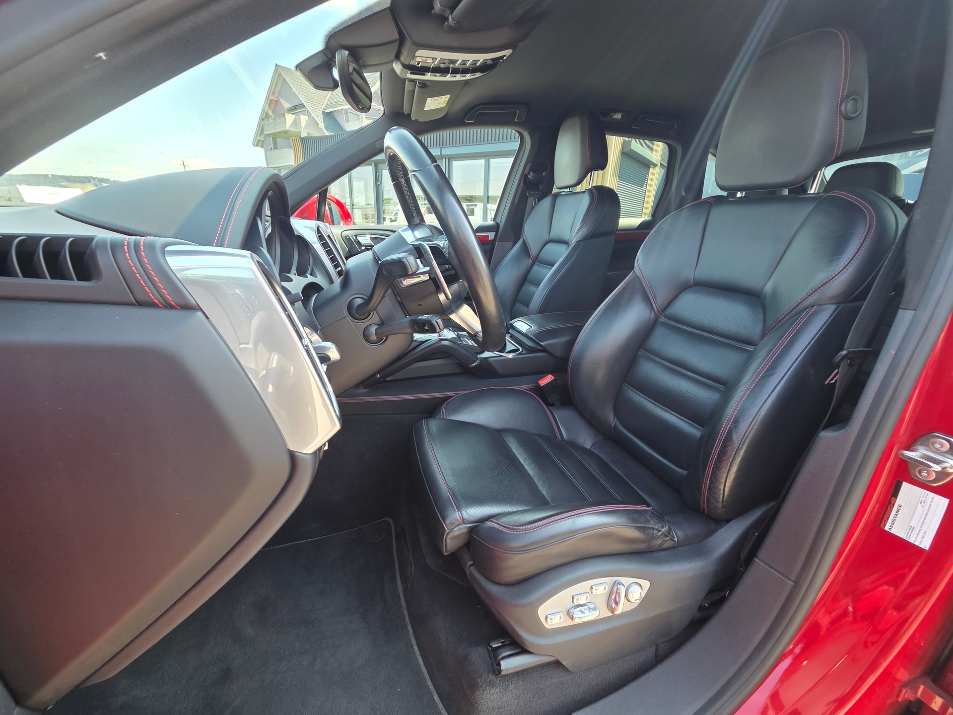 PORSCHE Cayenne S E-Hybrid-image-5