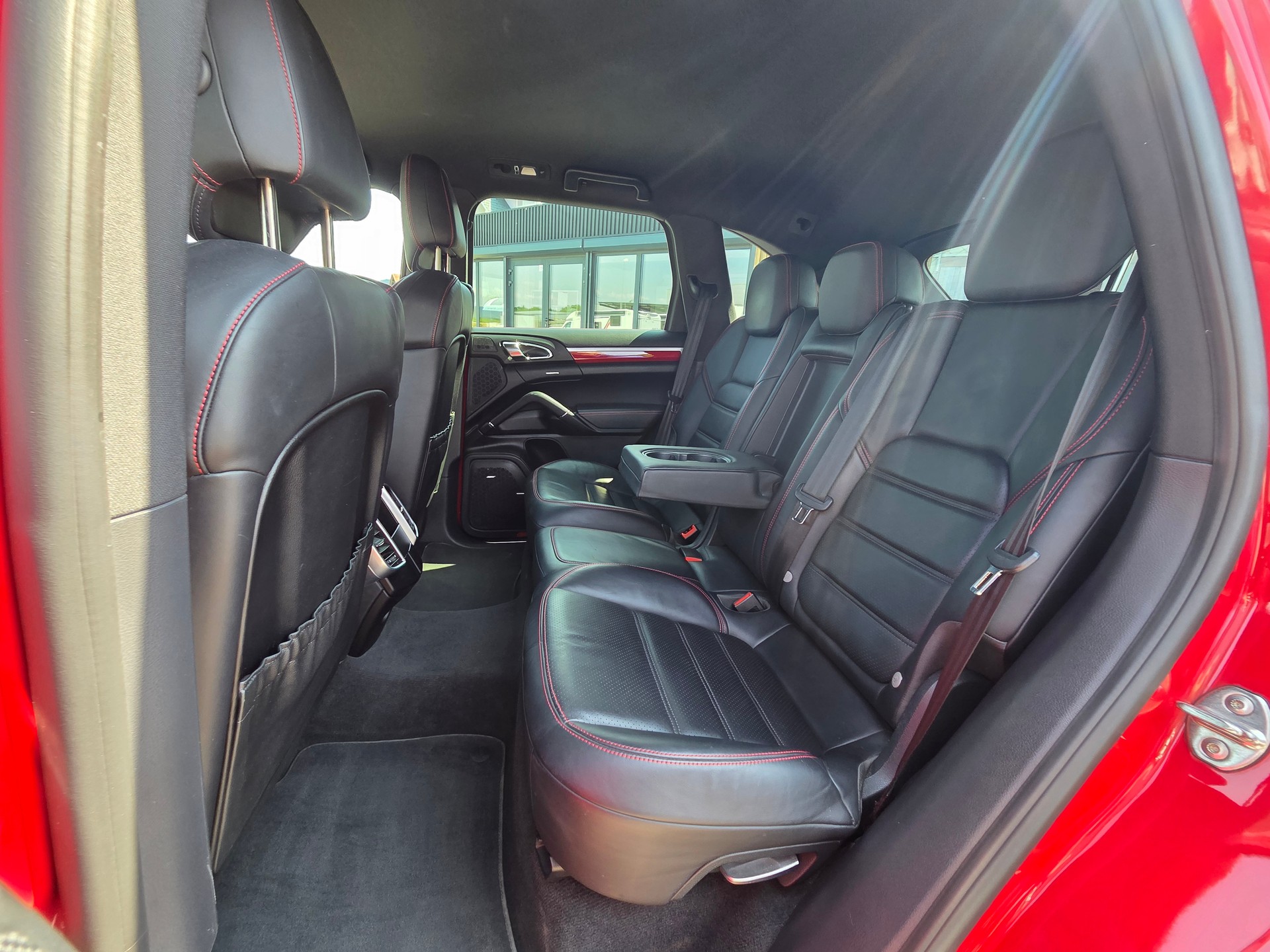 PORSCHE Cayenne S E-Hybrid-image-11