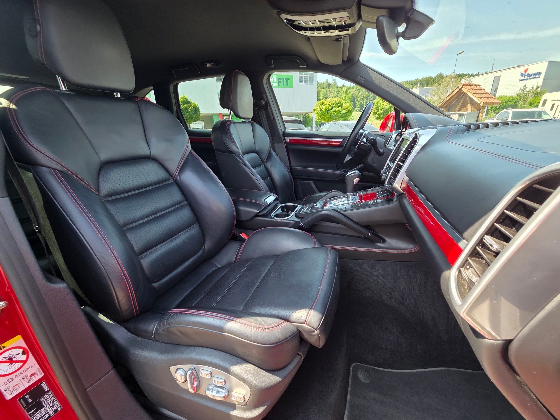 PORSCHE Cayenne S E-Hybrid-image-9