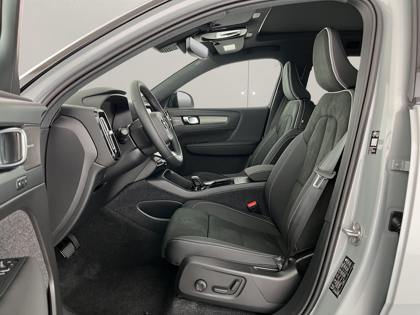 VOLVO EX40 Twin Black Edition AWD-image-8