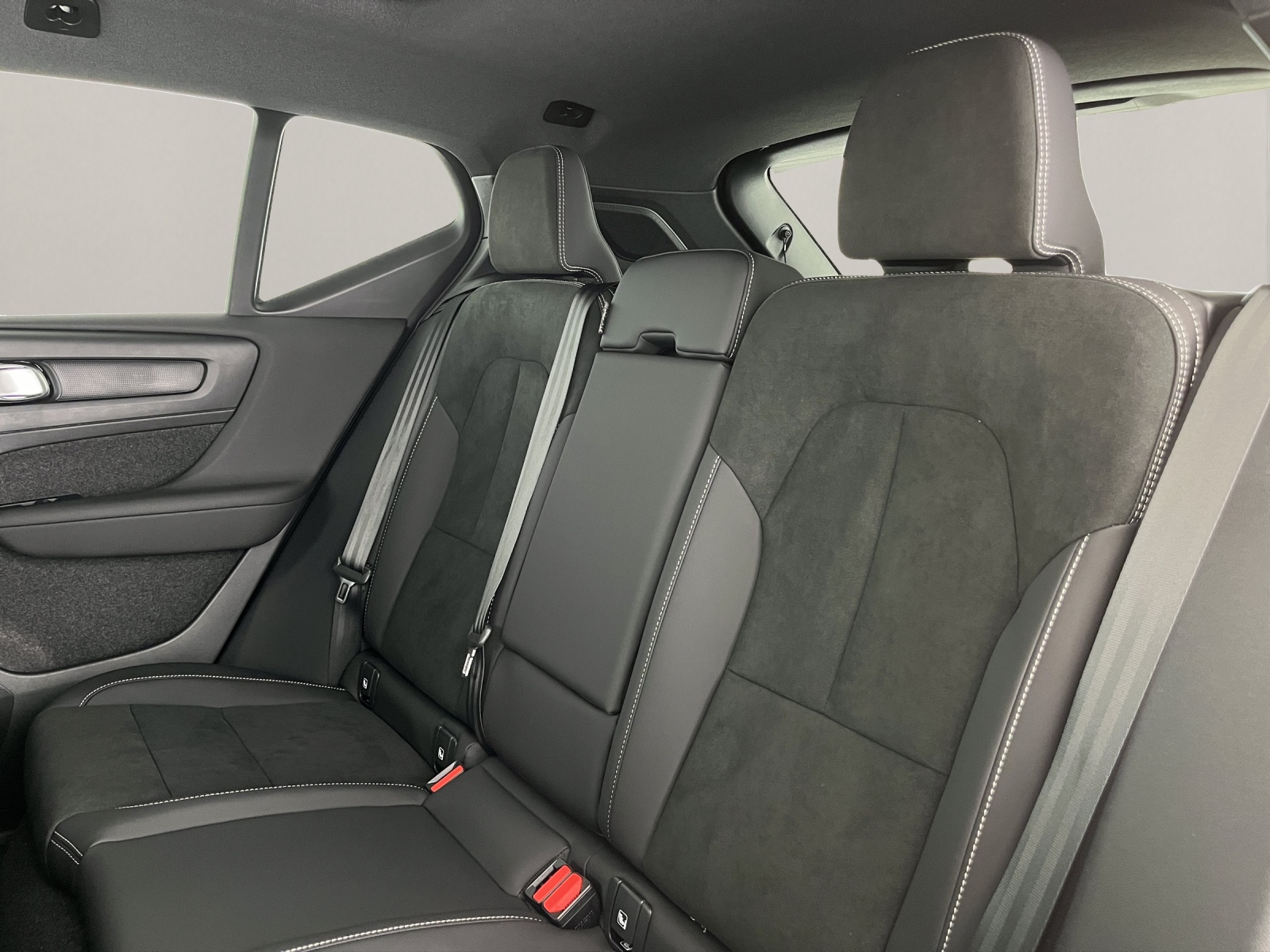 VOLVO EX40 Twin Black Edition AWD-image-13