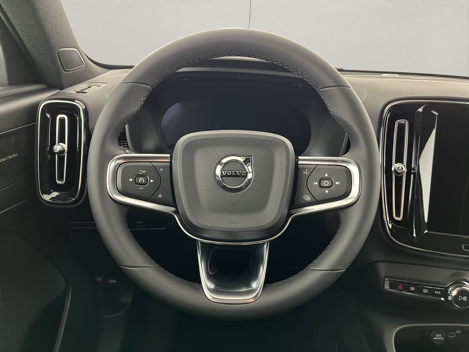 VOLVO EX40 Twin Black Edition AWD-image-6