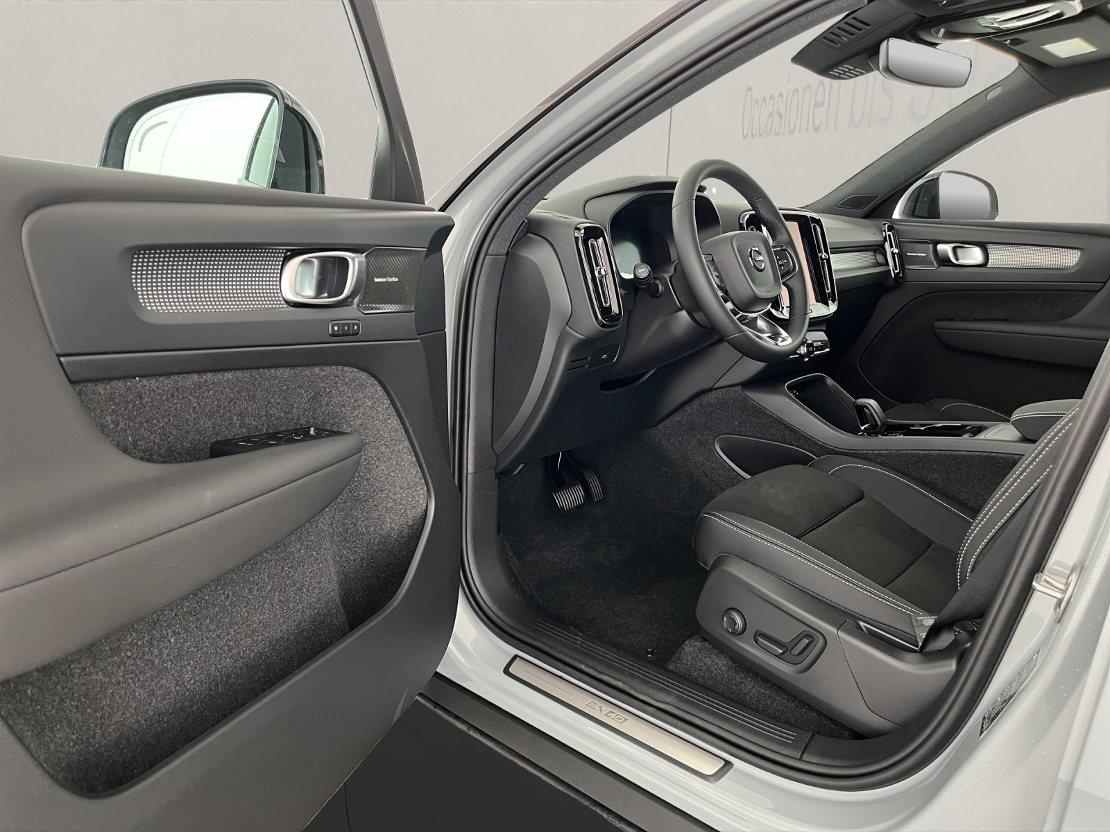 VOLVO EX40 Twin Black Edition AWD-image-10