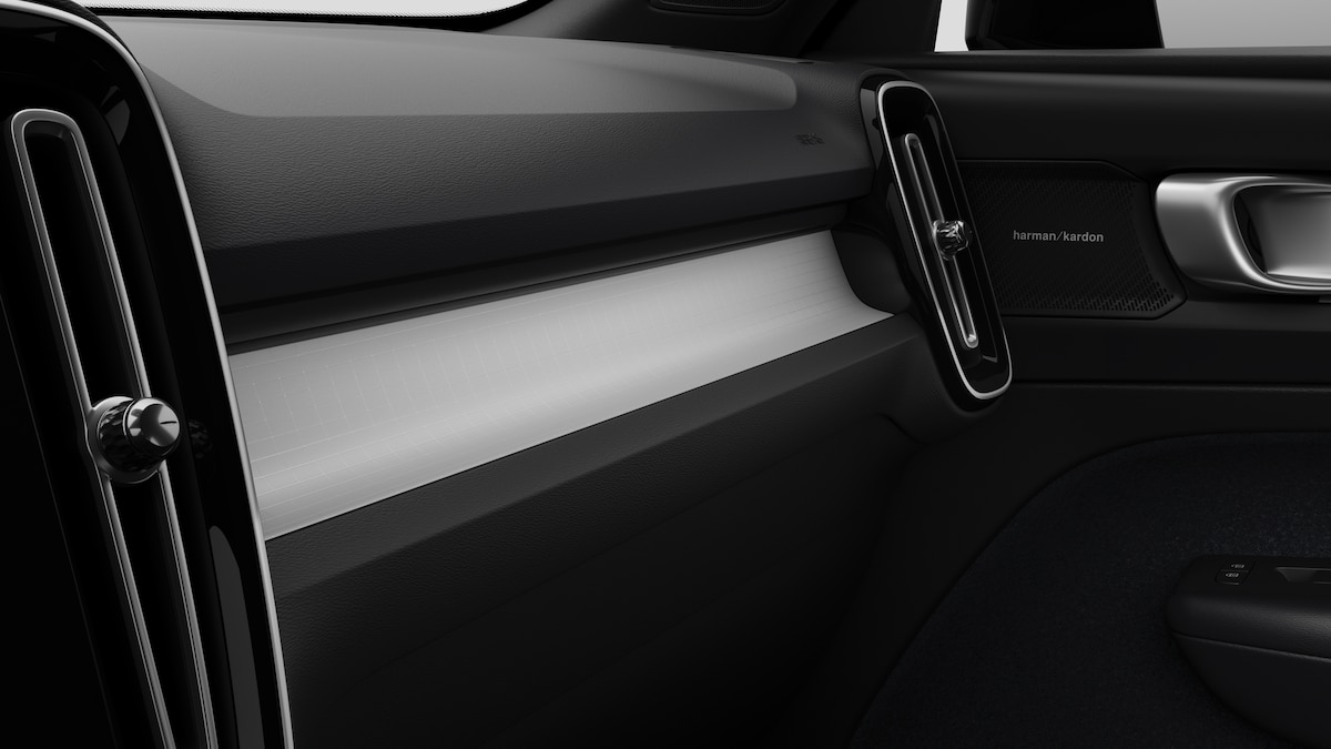 VOLVO XC40 2.0 B4 MH Black Edition-image-9