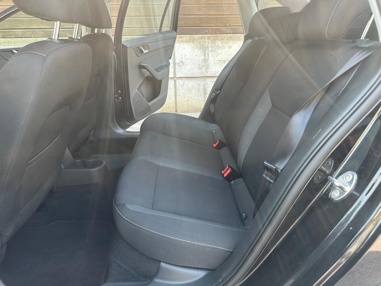 SKODA Rapid Spaceback 1.4 TSI Ambition DSG-image-9