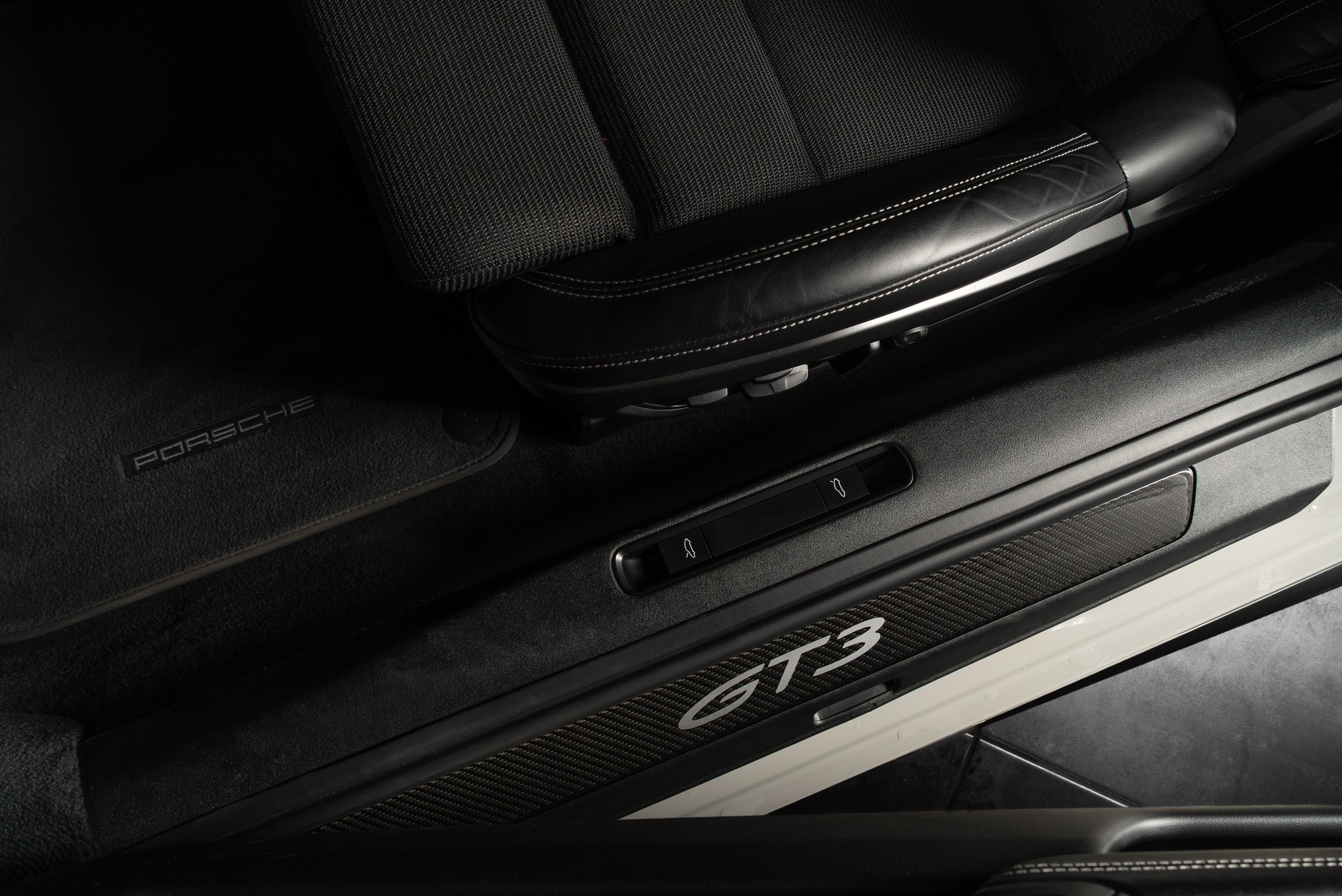 PORSCHE 911 GT3 Touring PDK-image-15