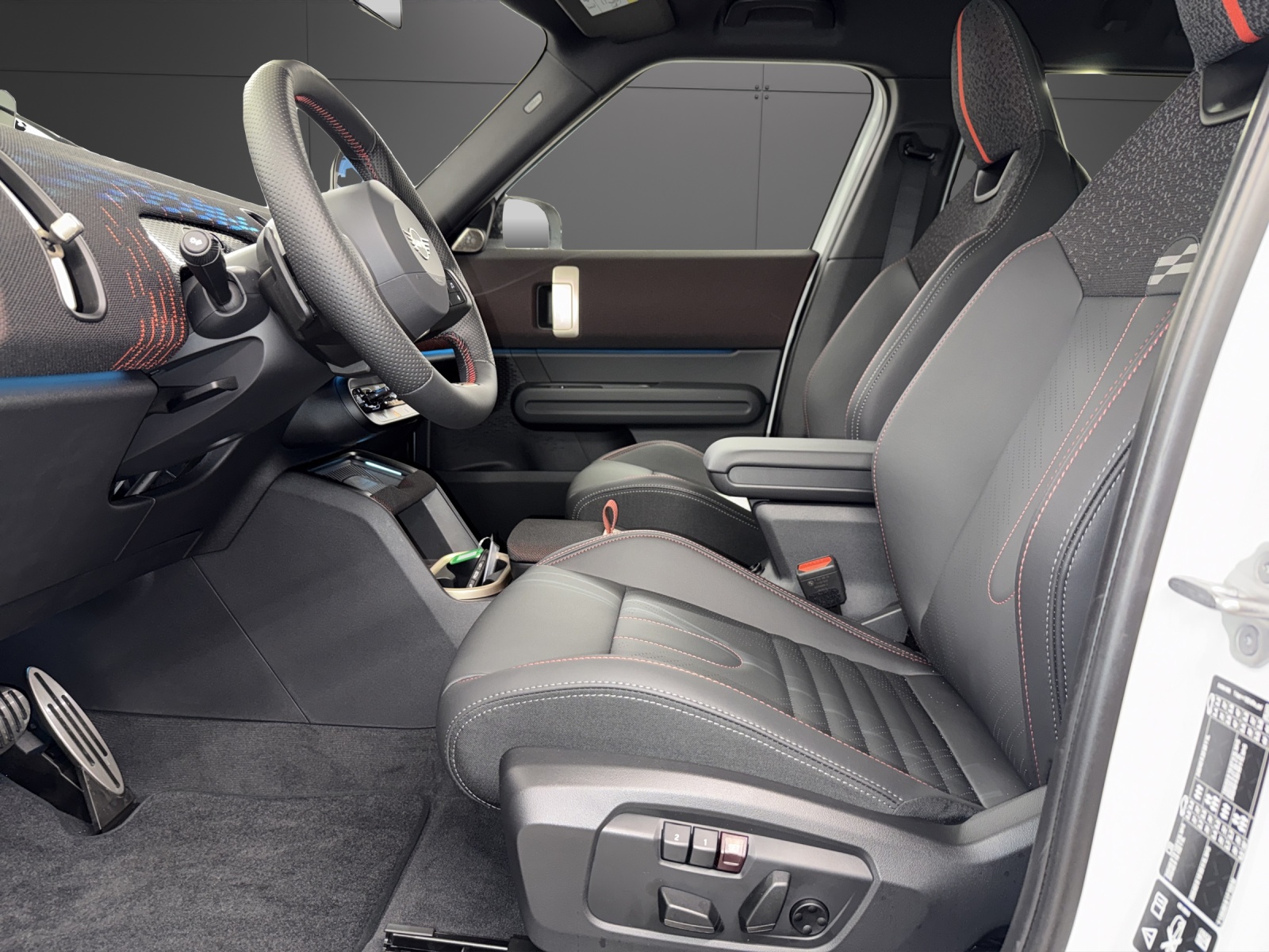 MINI Countryman U25 2.0i John Cooper Works ALL4-image-6
