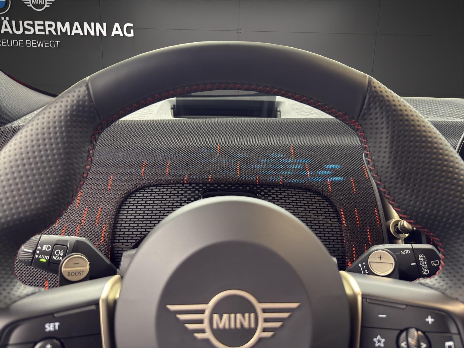 MINI Countryman U25 2.0i John Cooper Works ALL4-image-13