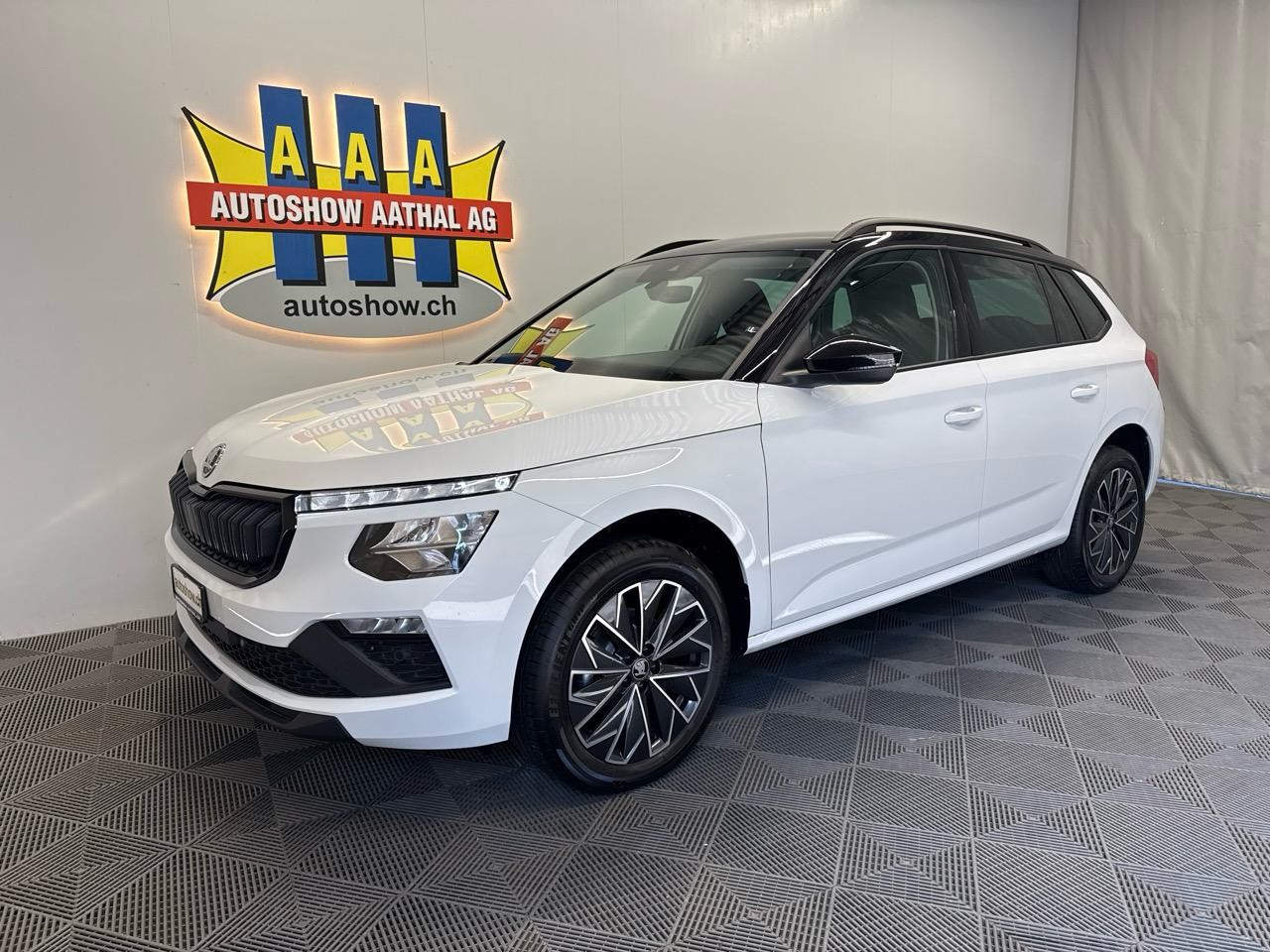 SKODA Kamiq 1.0 TSI Selection Black Pack-image-0