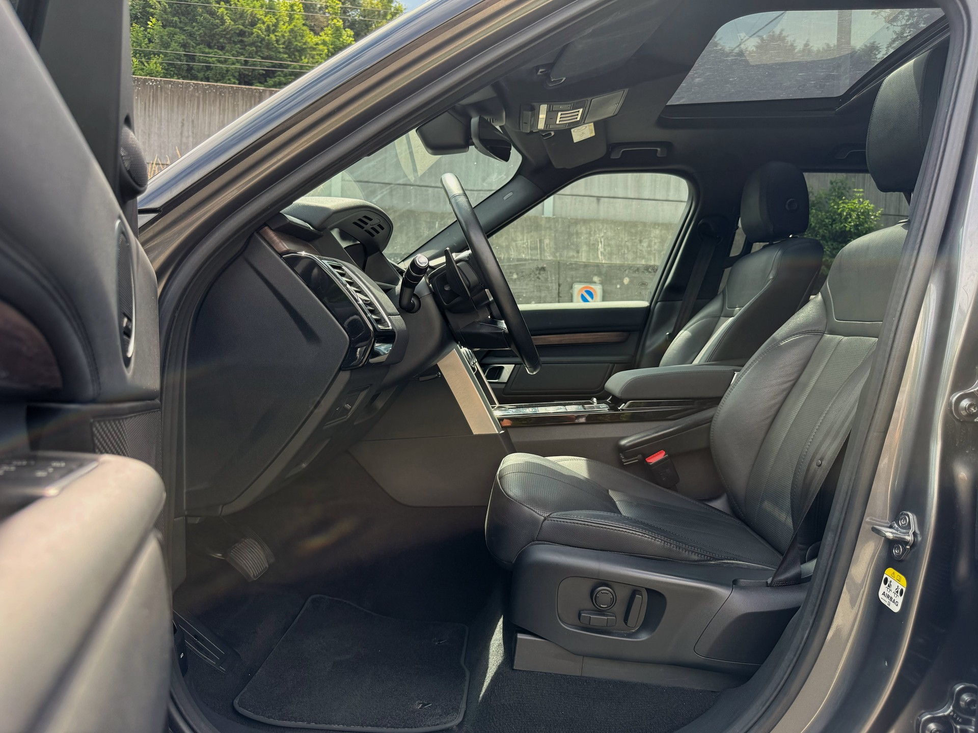 LAND ROVER Discovery 3.0 SDV6 HSE Automatic-image-8