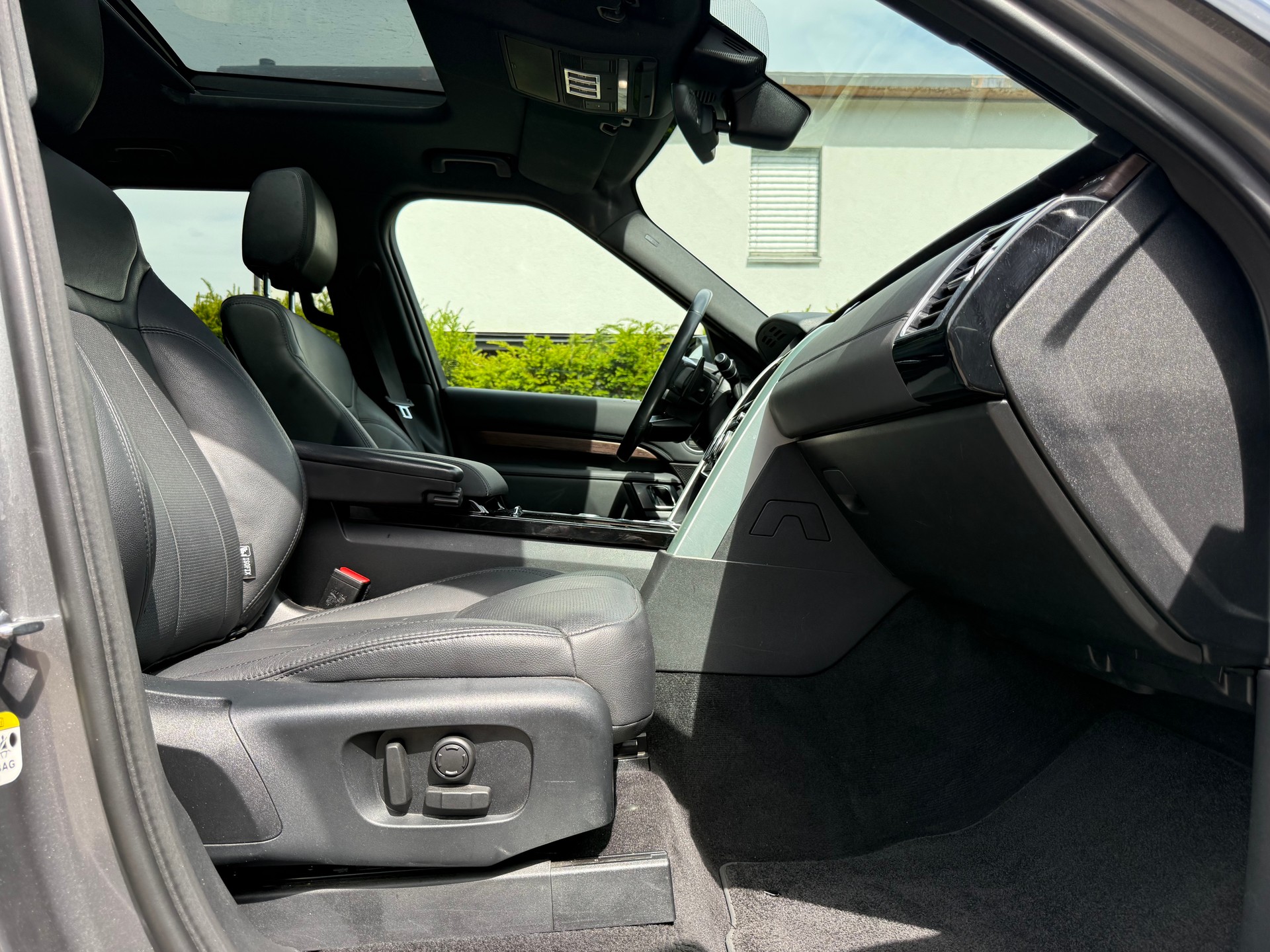 LAND ROVER Discovery 3.0 SDV6 HSE Automatic-image-6