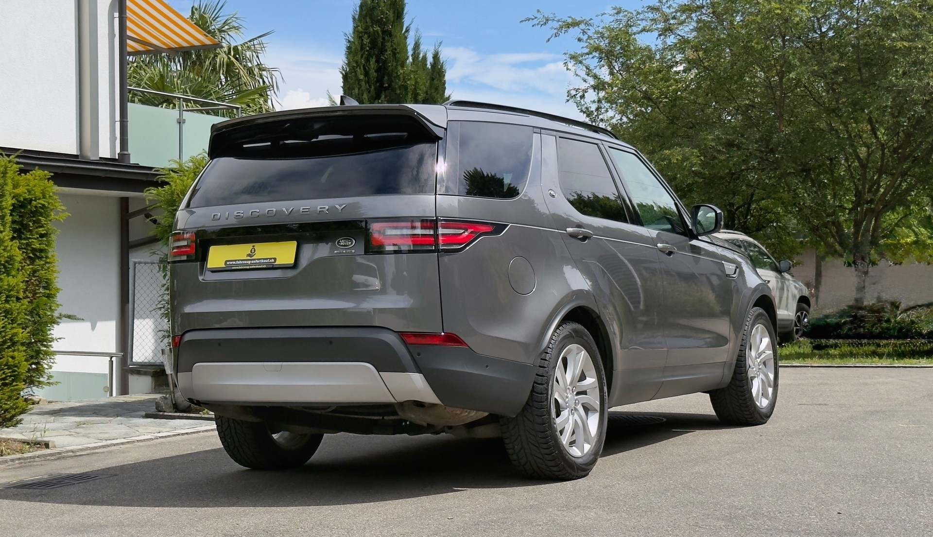 LAND ROVER Discovery 3.0 SDV6 HSE Automatic-image-2