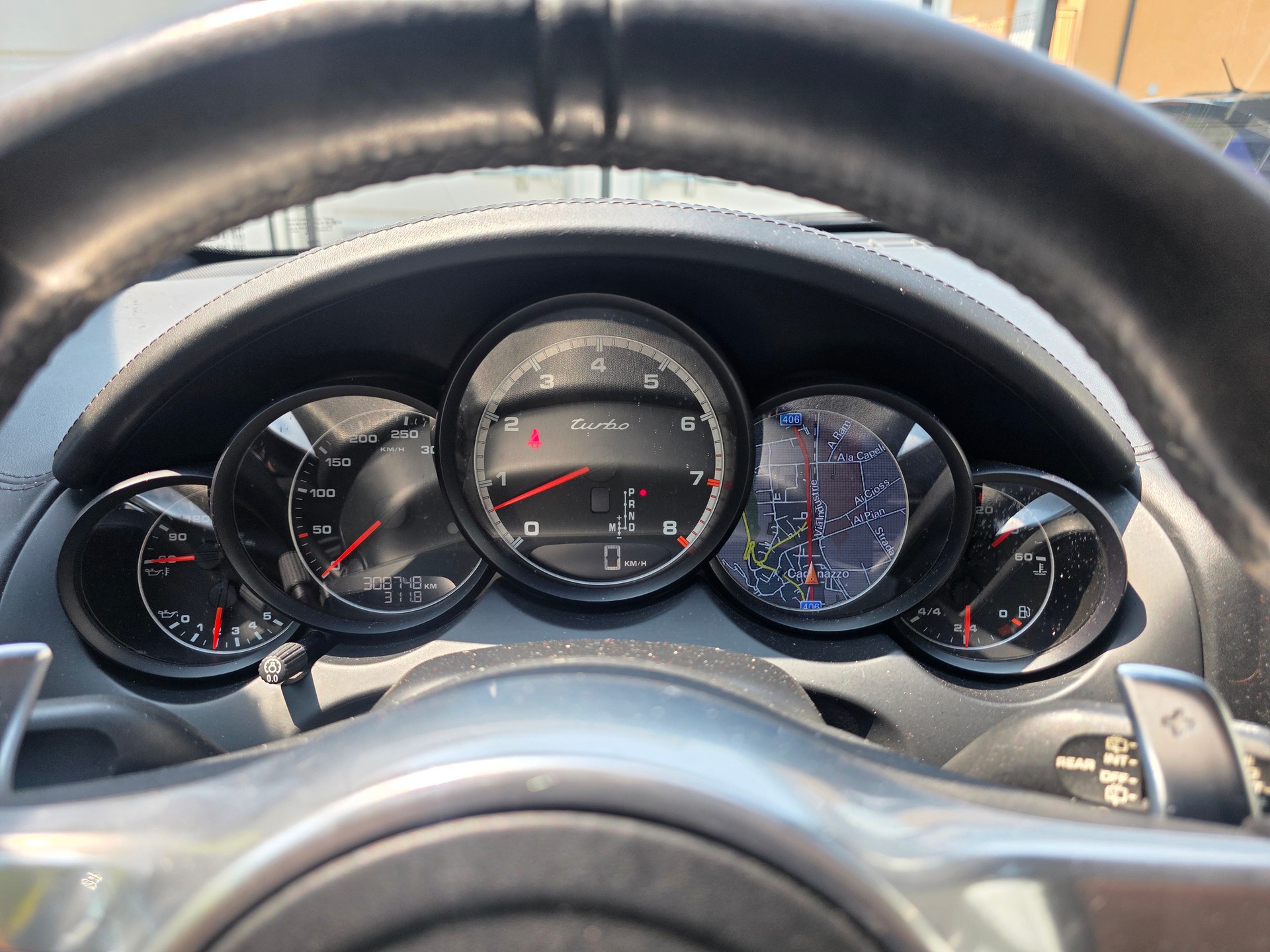 PORSCHE Cayenne Turbo-image-4