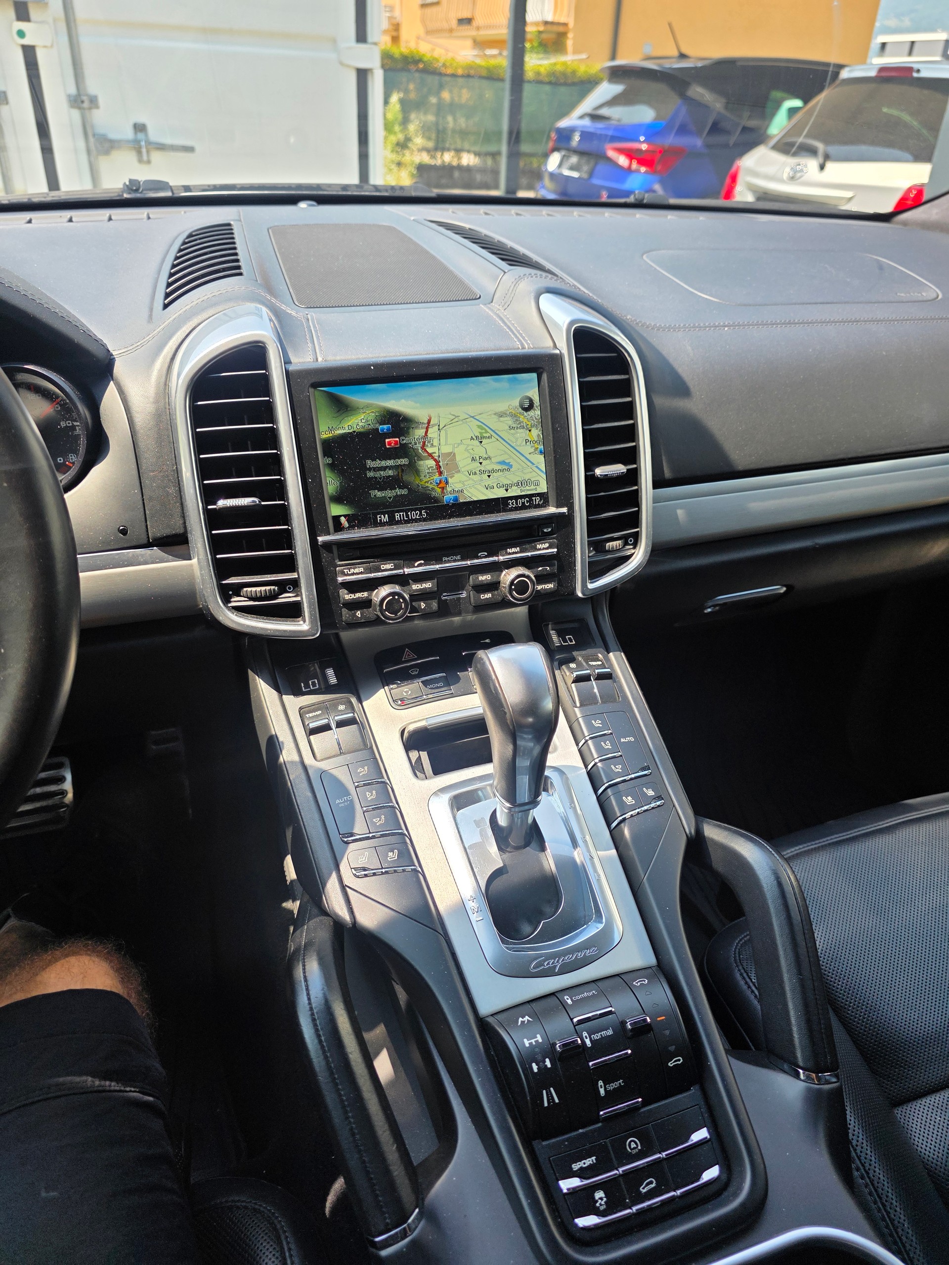 PORSCHE Cayenne Turbo-image-5