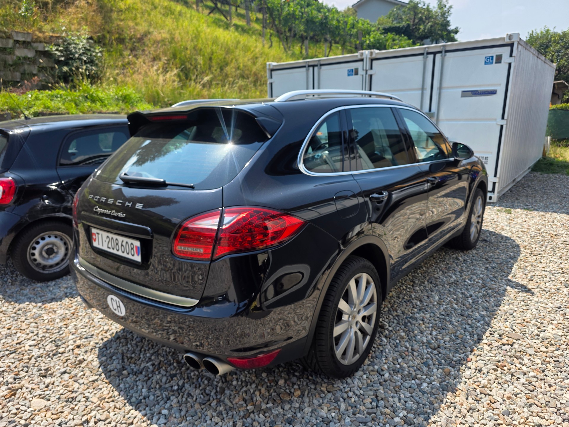 PORSCHE Cayenne Turbo-image-2