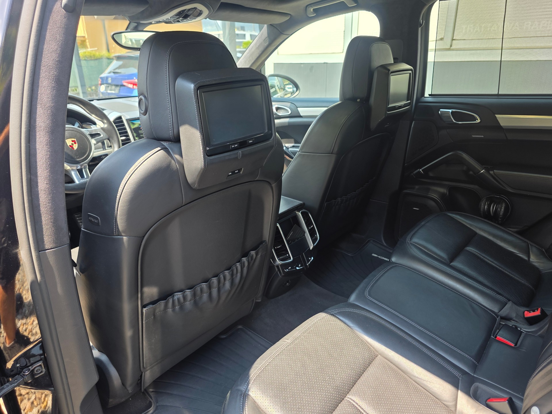 PORSCHE Cayenne Turbo-image-10