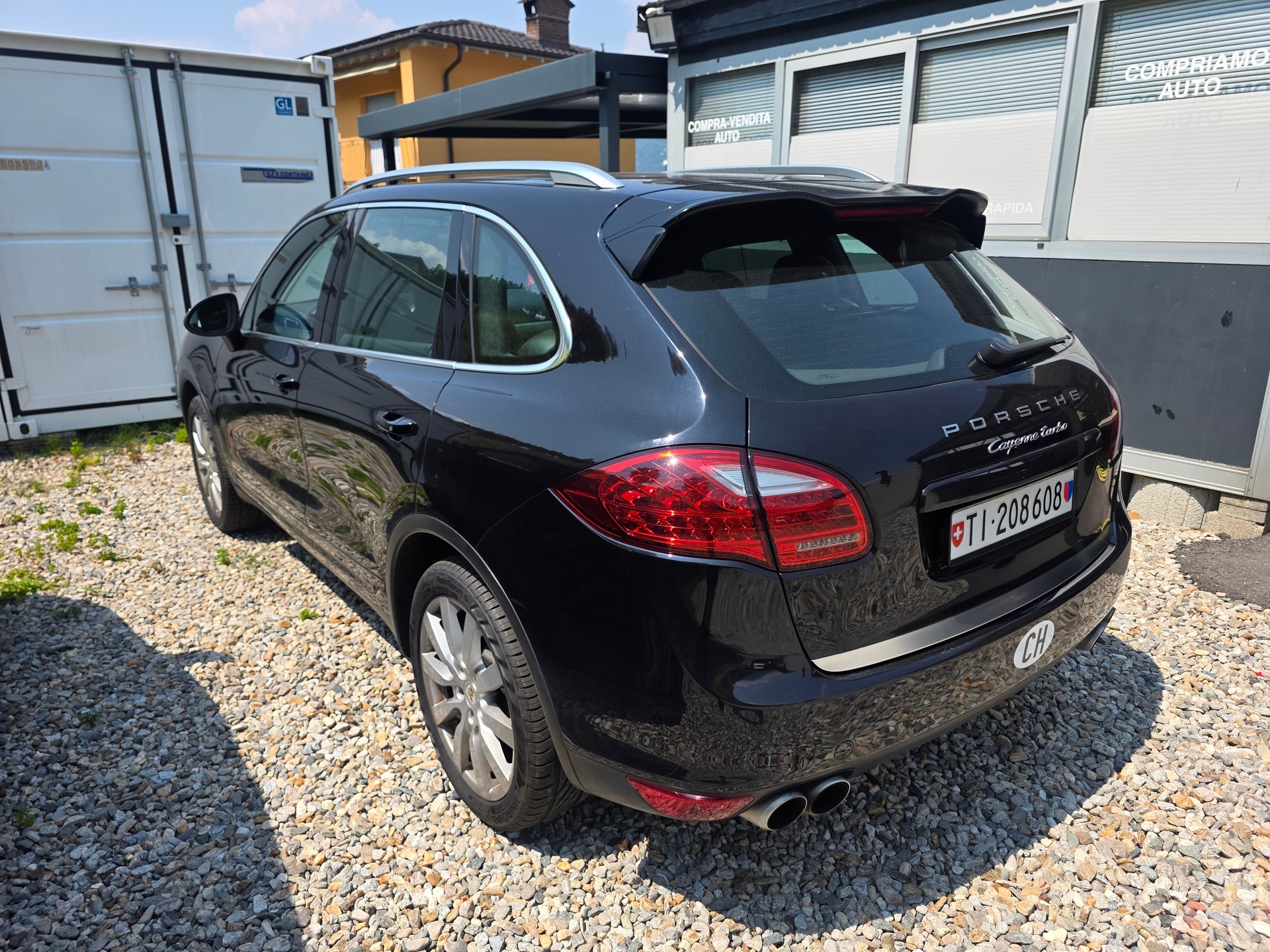 PORSCHE Cayenne Turbo-image-3