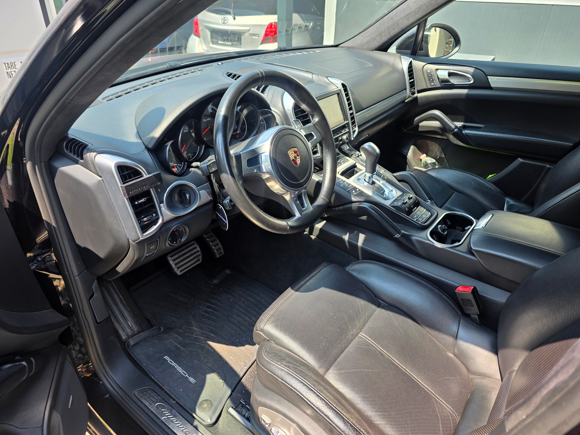PORSCHE Cayenne Turbo-image-8