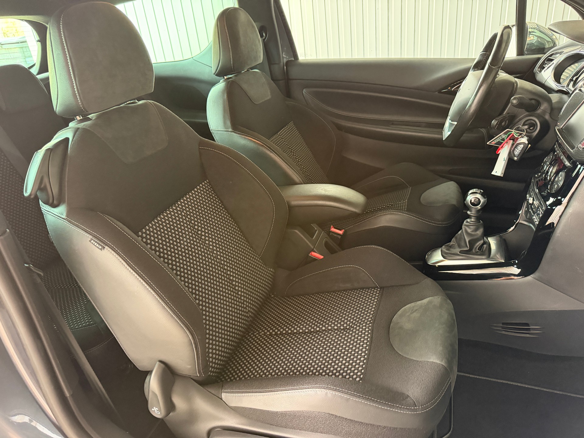 DS AUTOMOBILES DS3 1.6 THP Sport Chic Anniv.-image-11