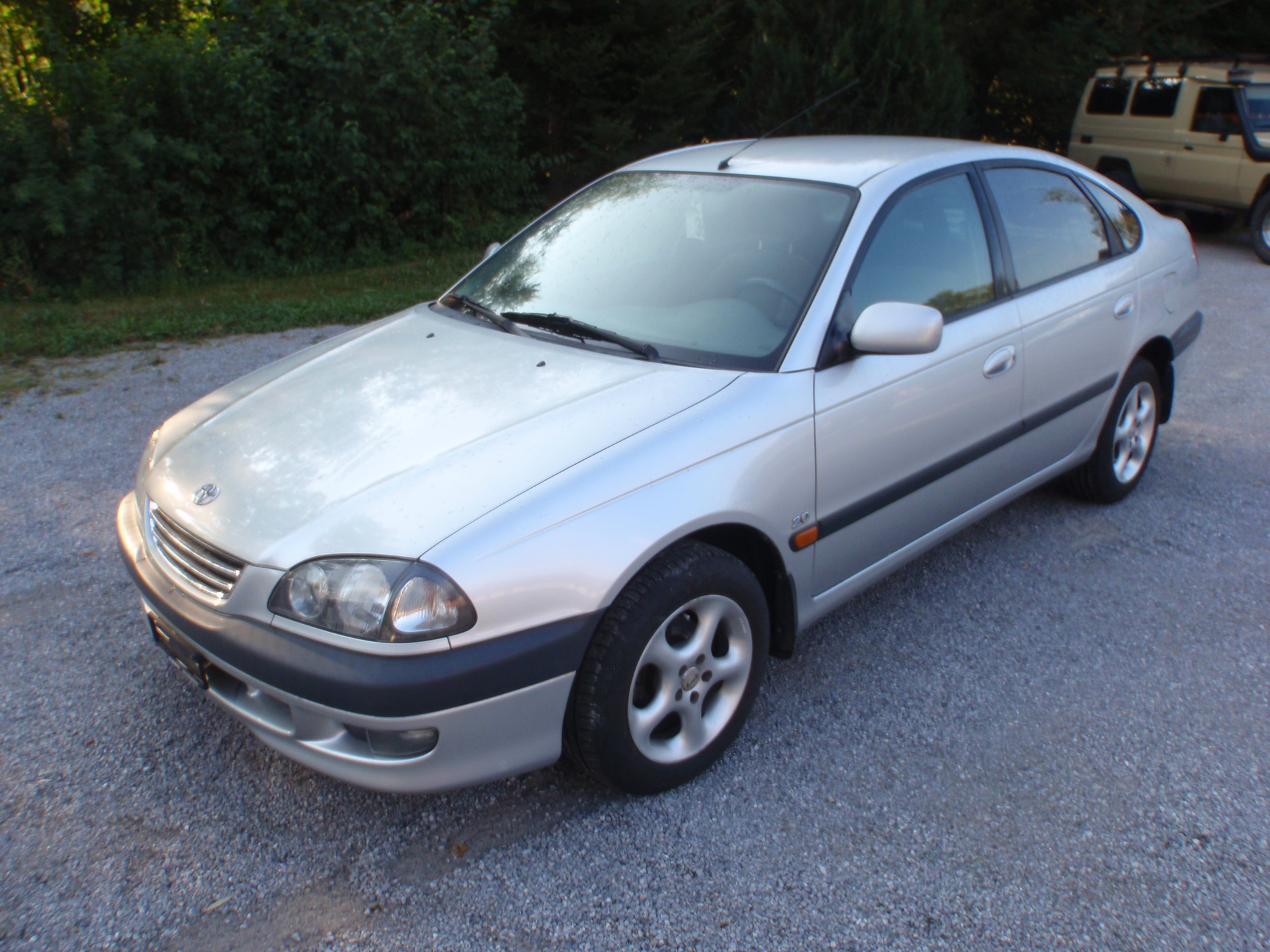 TOYOTA Avensis 2.0 Linea Sol Liftback-image-0