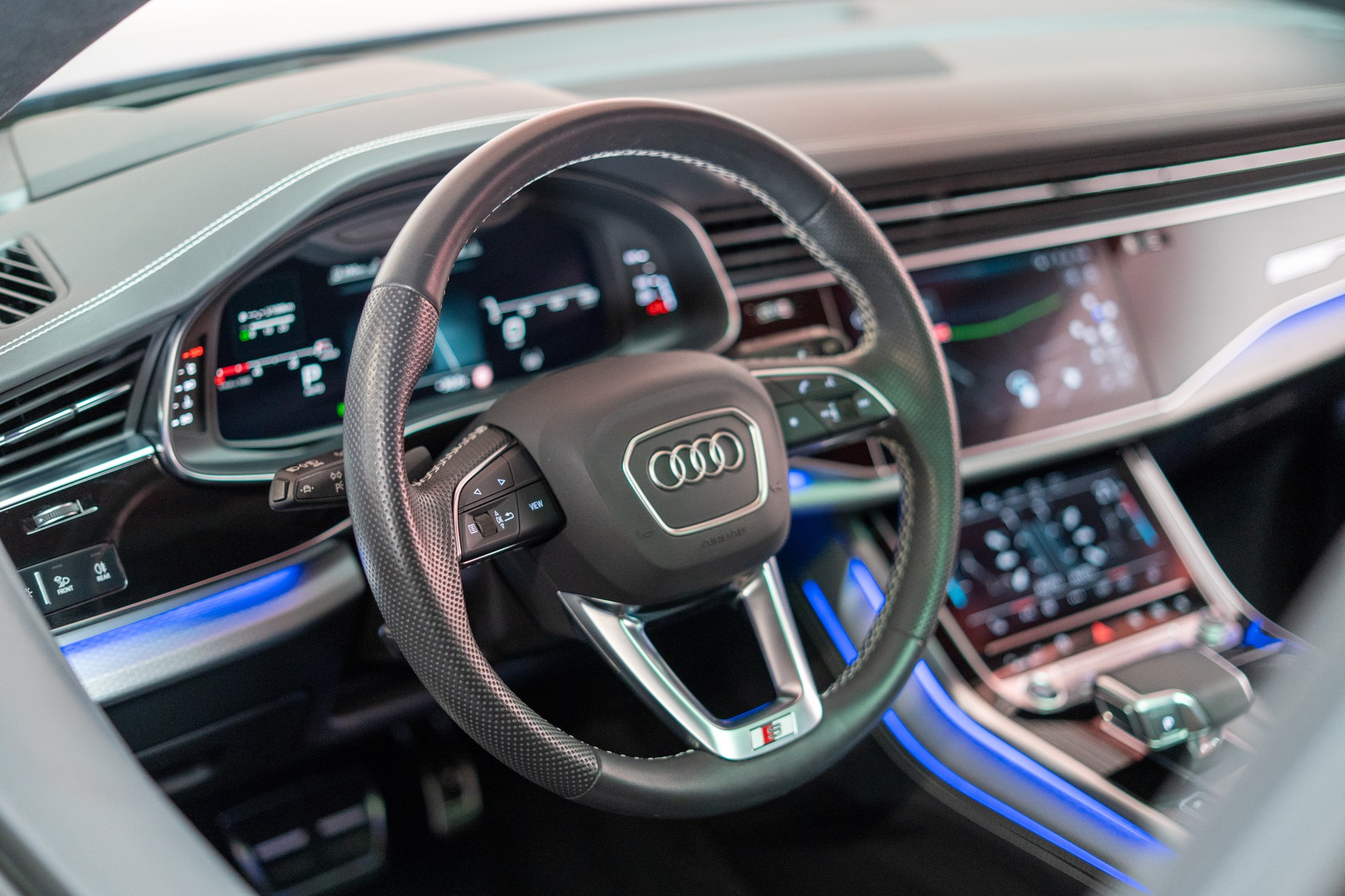 AUDI Q8 SUV 3.0 50 TDI quattro T-Tronic / S-Line / Panorama / 360°Kamera / Audi-Exclusive-image-11