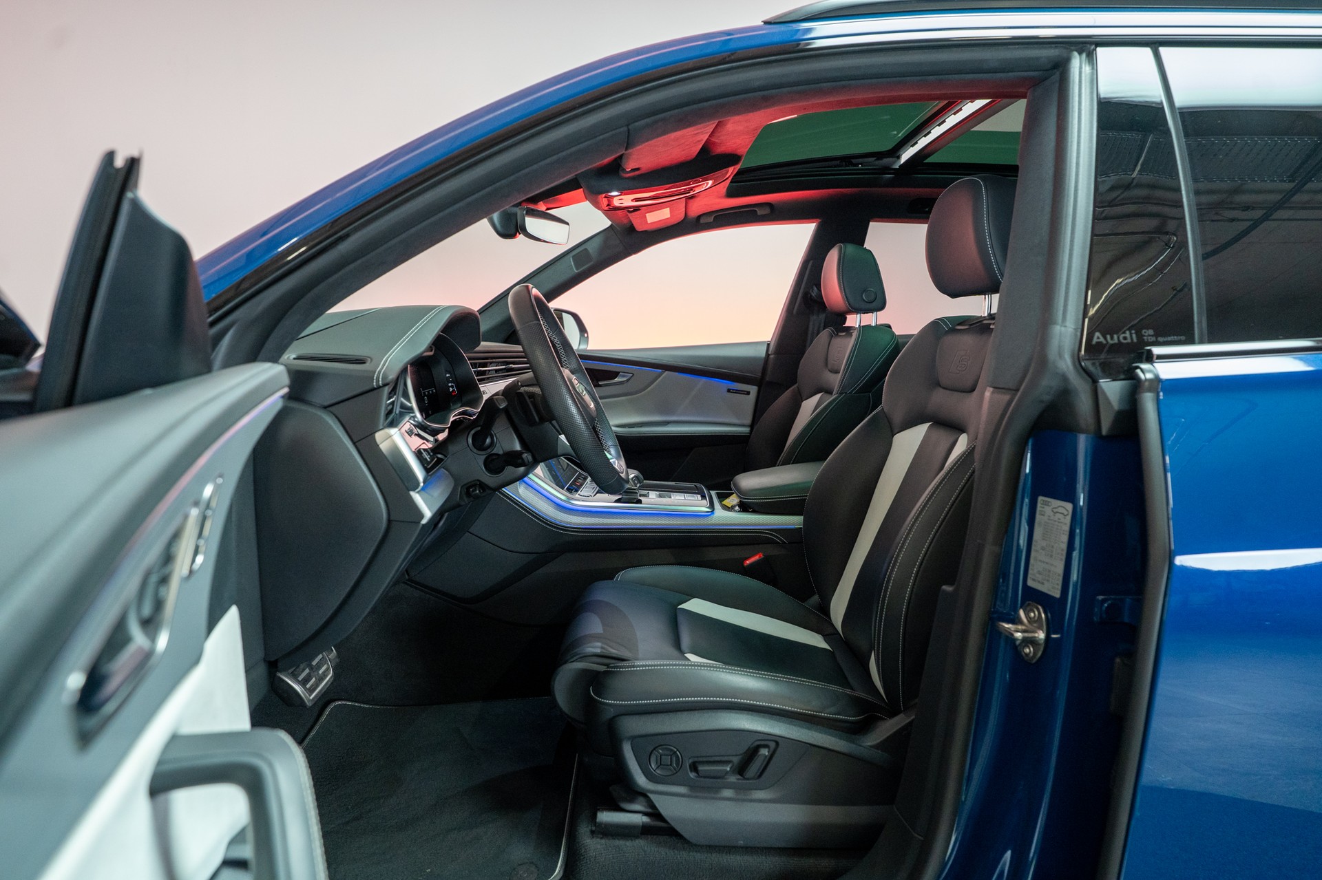 AUDI Q8 SUV 3.0 50 TDI quattro T-Tronic / S-Line / Panorama / 360°Kamera / Audi-Exclusive-image-8