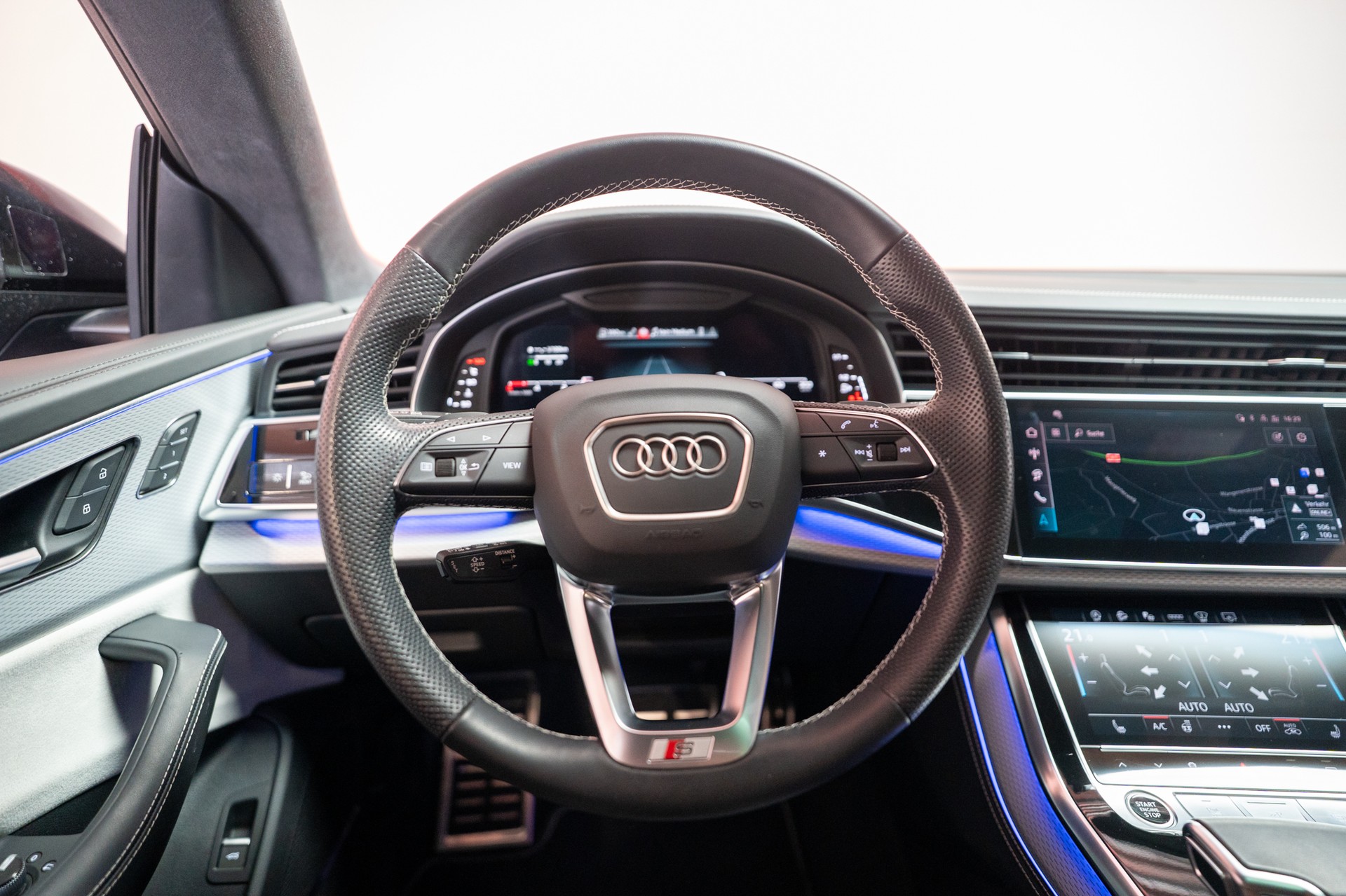 AUDI Q8 SUV 3.0 50 TDI quattro T-Tronic / S-Line / Panorama / 360°Kamera / Audi-Exclusive-image-18