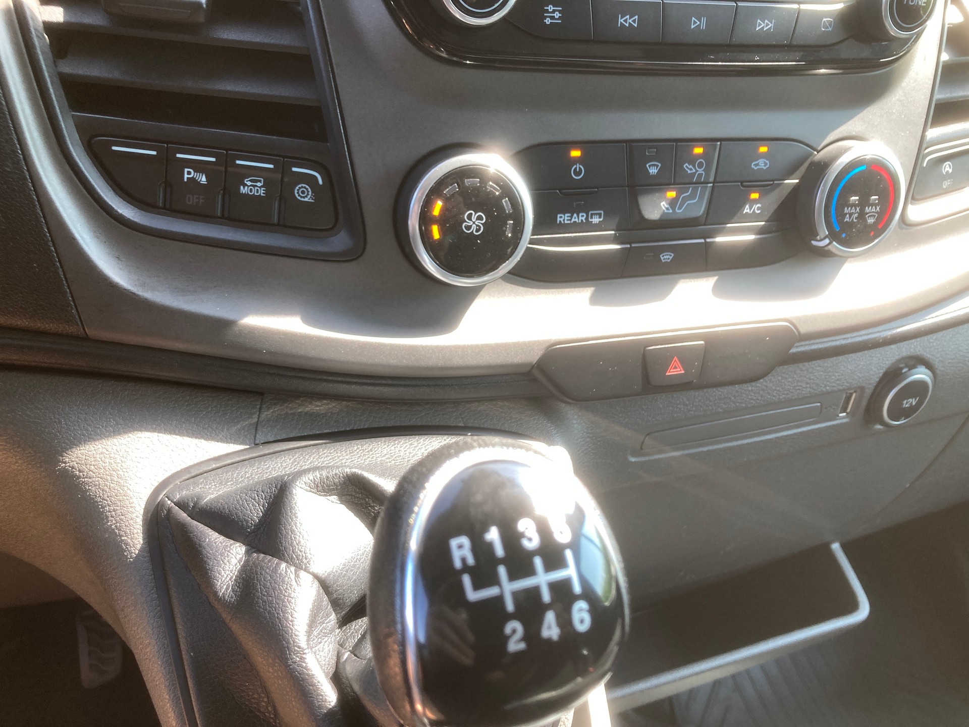 FORD Transit Van 350 L2 Trend 2.0 TDCi 130 mit Hebebühne-image-13