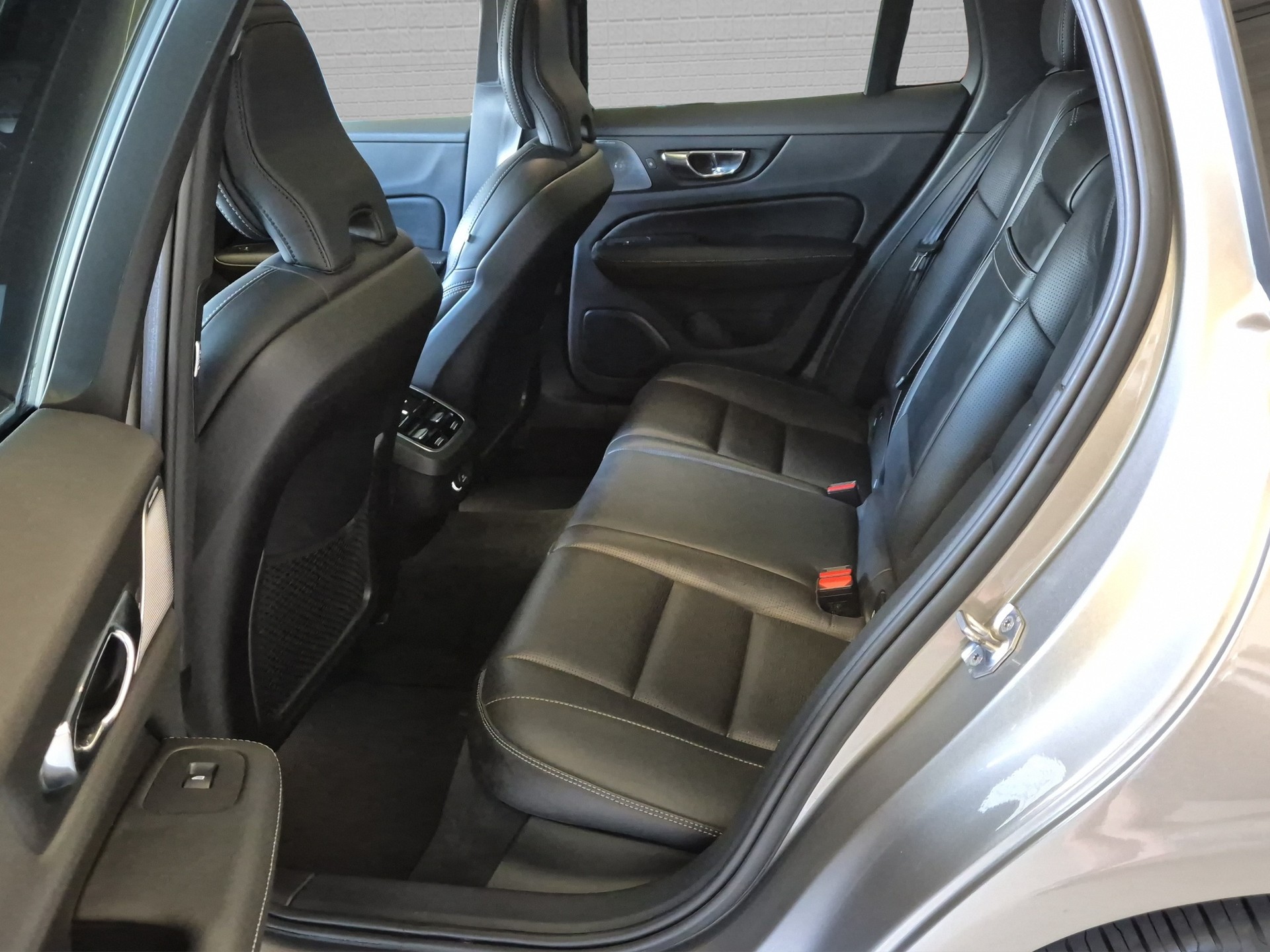 VOLVO V60 T6 AWD Inscription Geartronic-image-31
