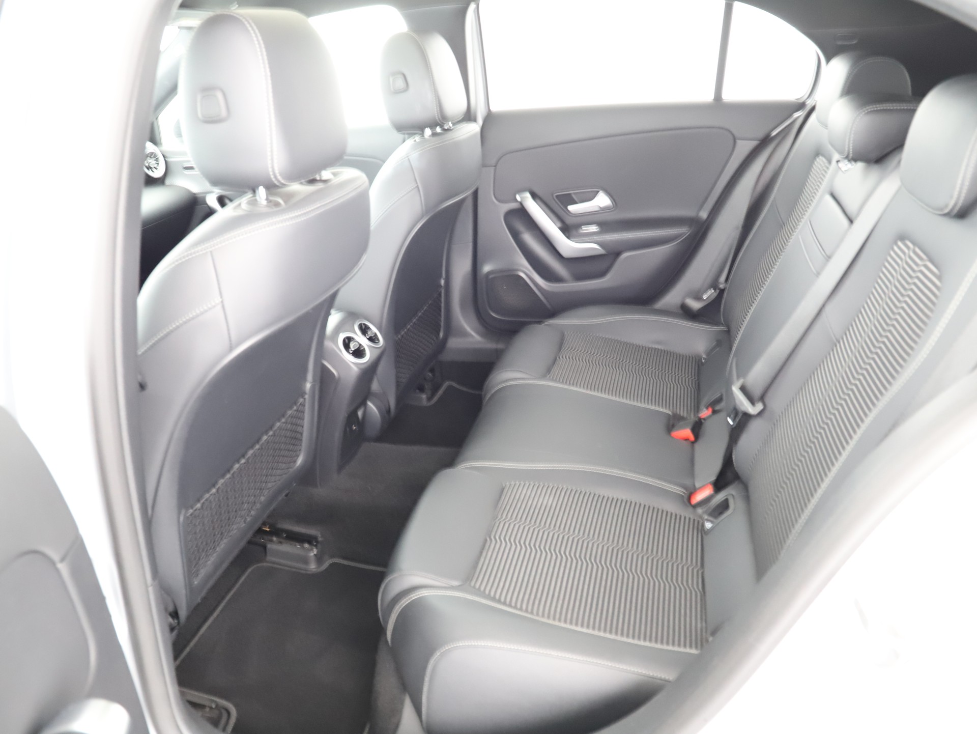 MERCEDES-BENZ A 180 Night Star-image-10