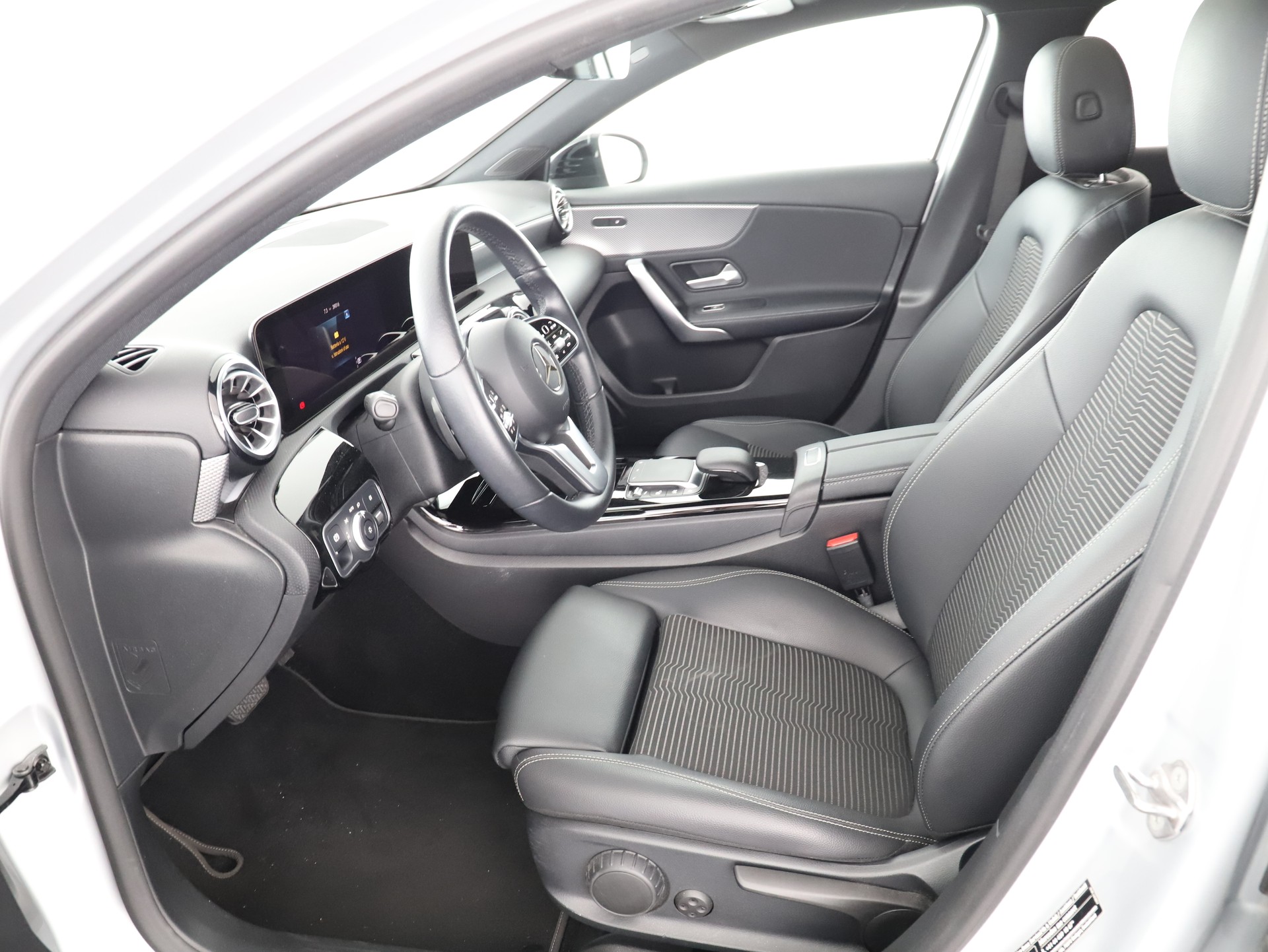 MERCEDES-BENZ A 180 Night Star-image-8