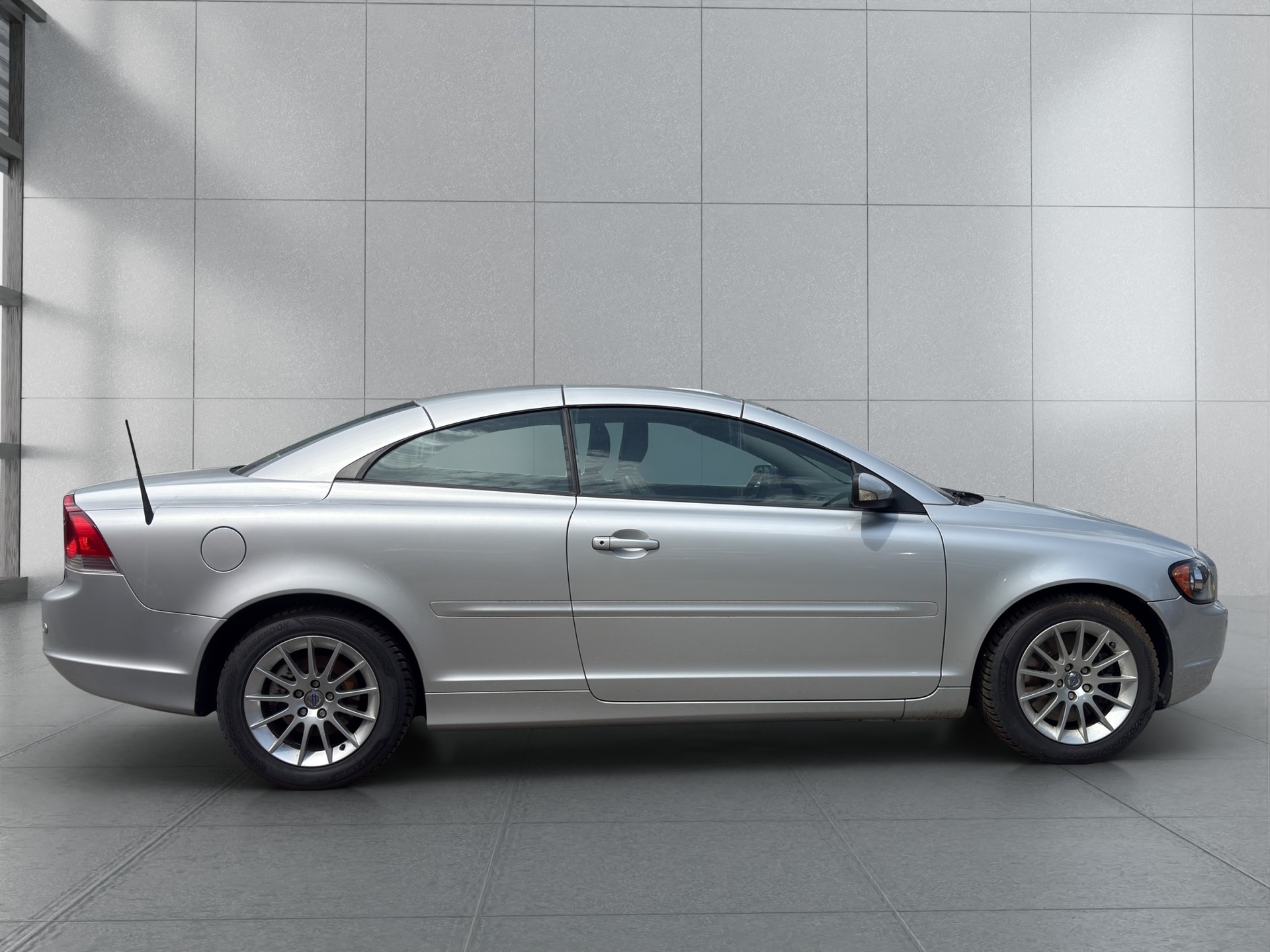 VOLVO C70 2.4 Summum-image-2