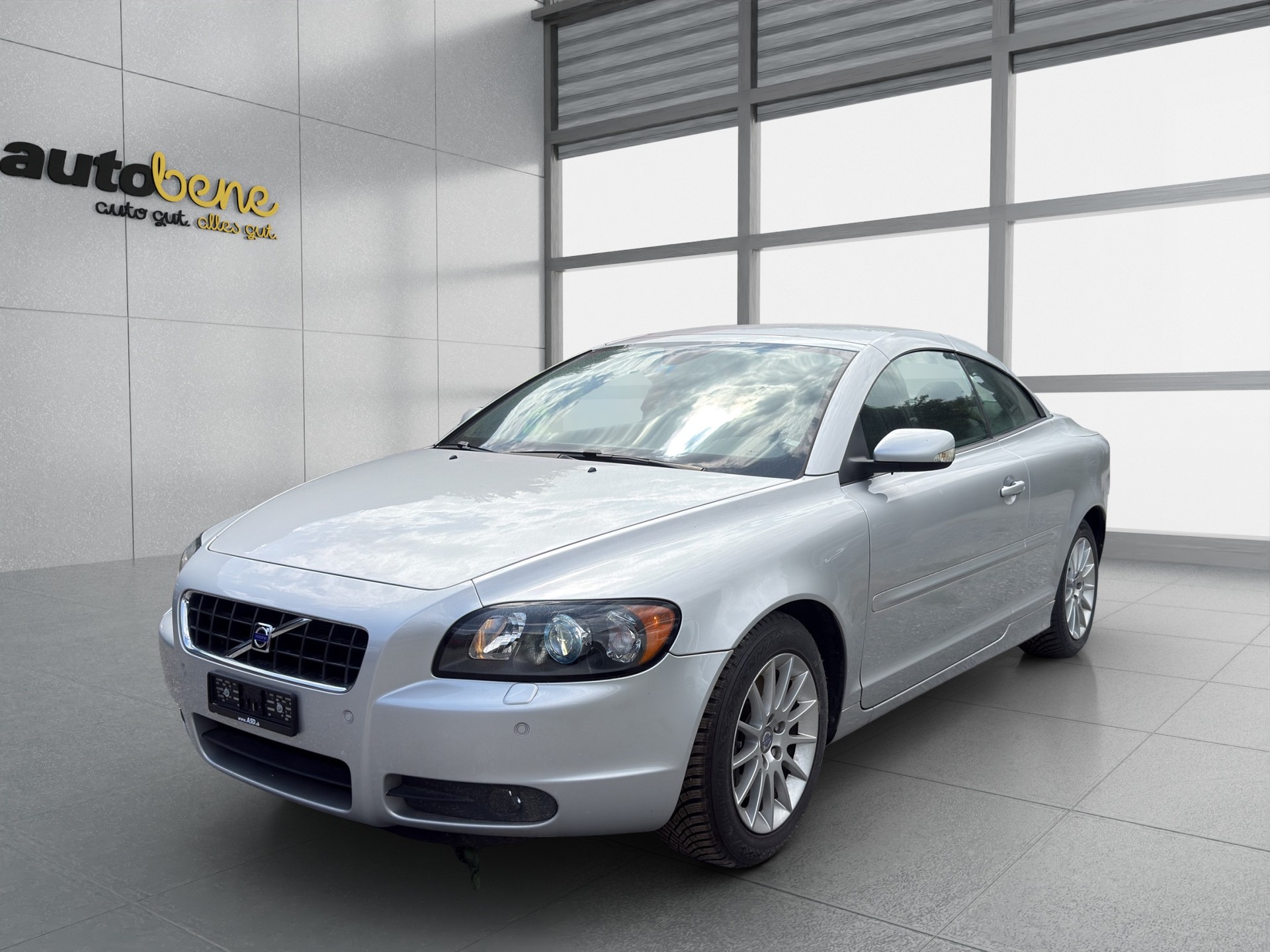 VOLVO C70 2.4 Summum-image-0