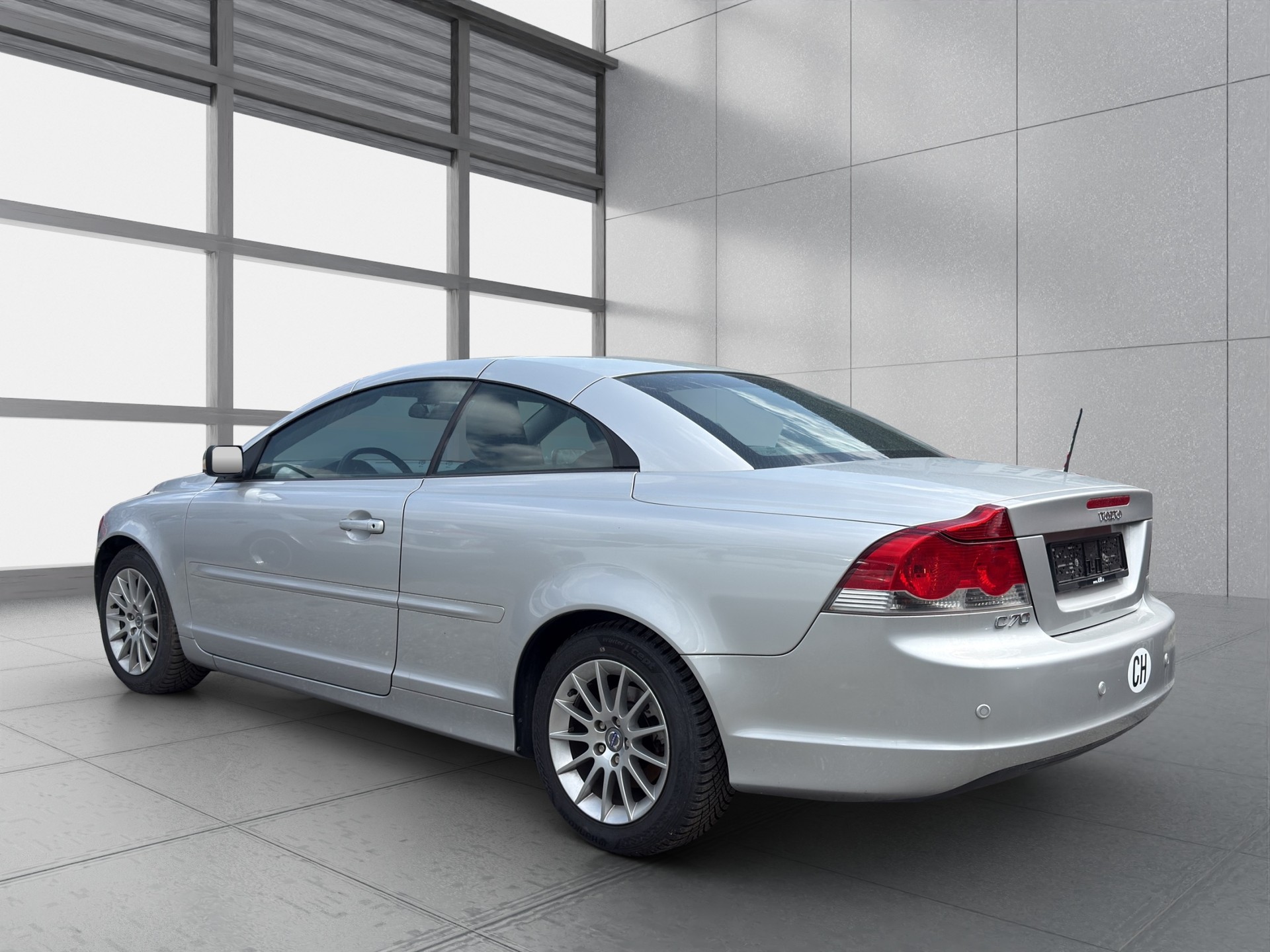 VOLVO C70 2.4 Summum-image-1
