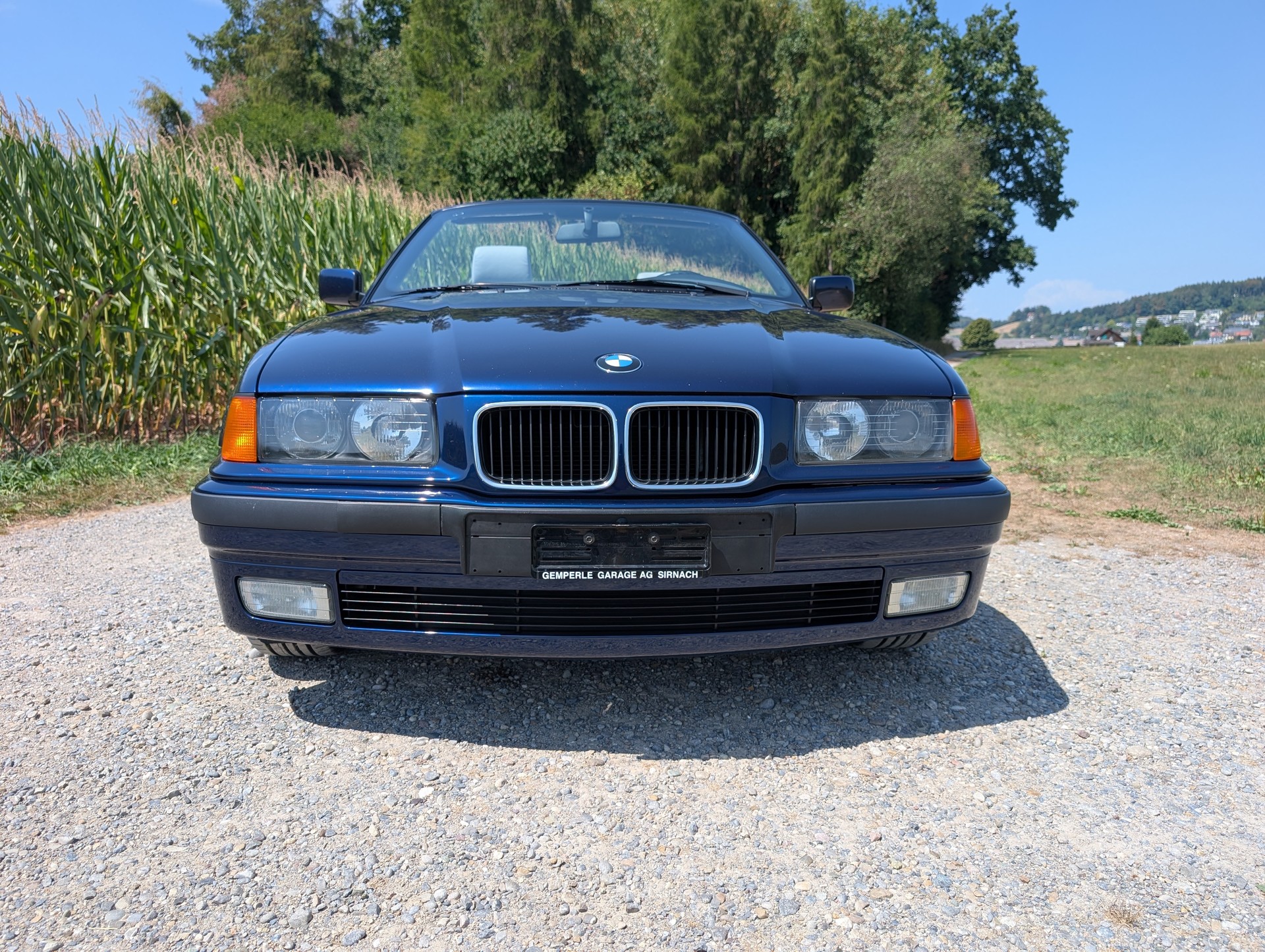 BMW 320i Cabrio-image-4