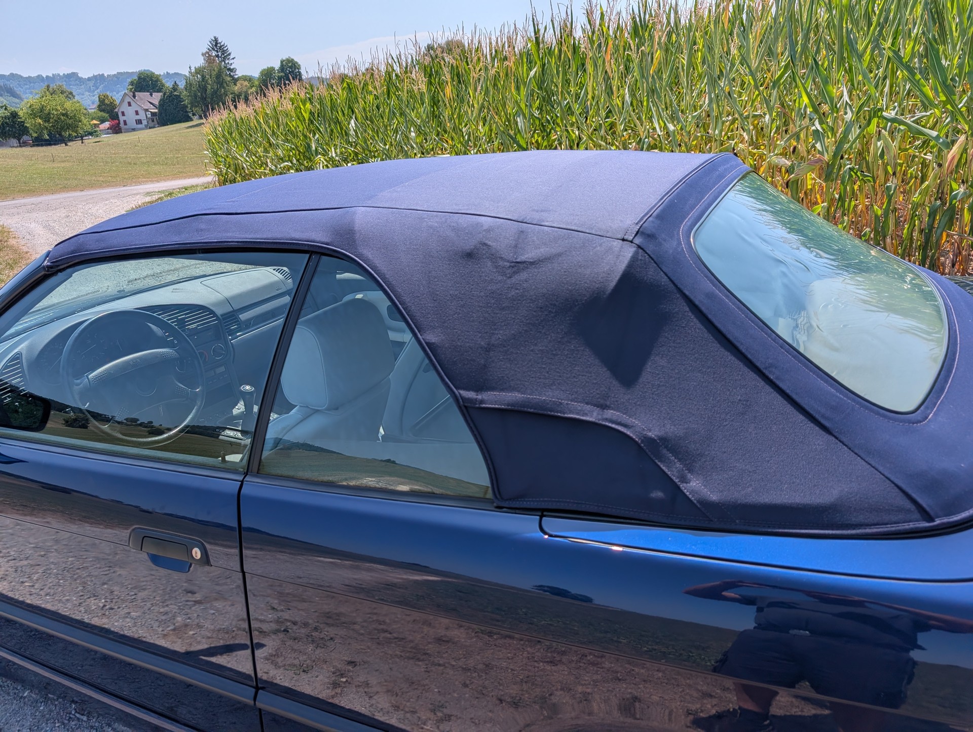 BMW 320i Cabrio-image-11