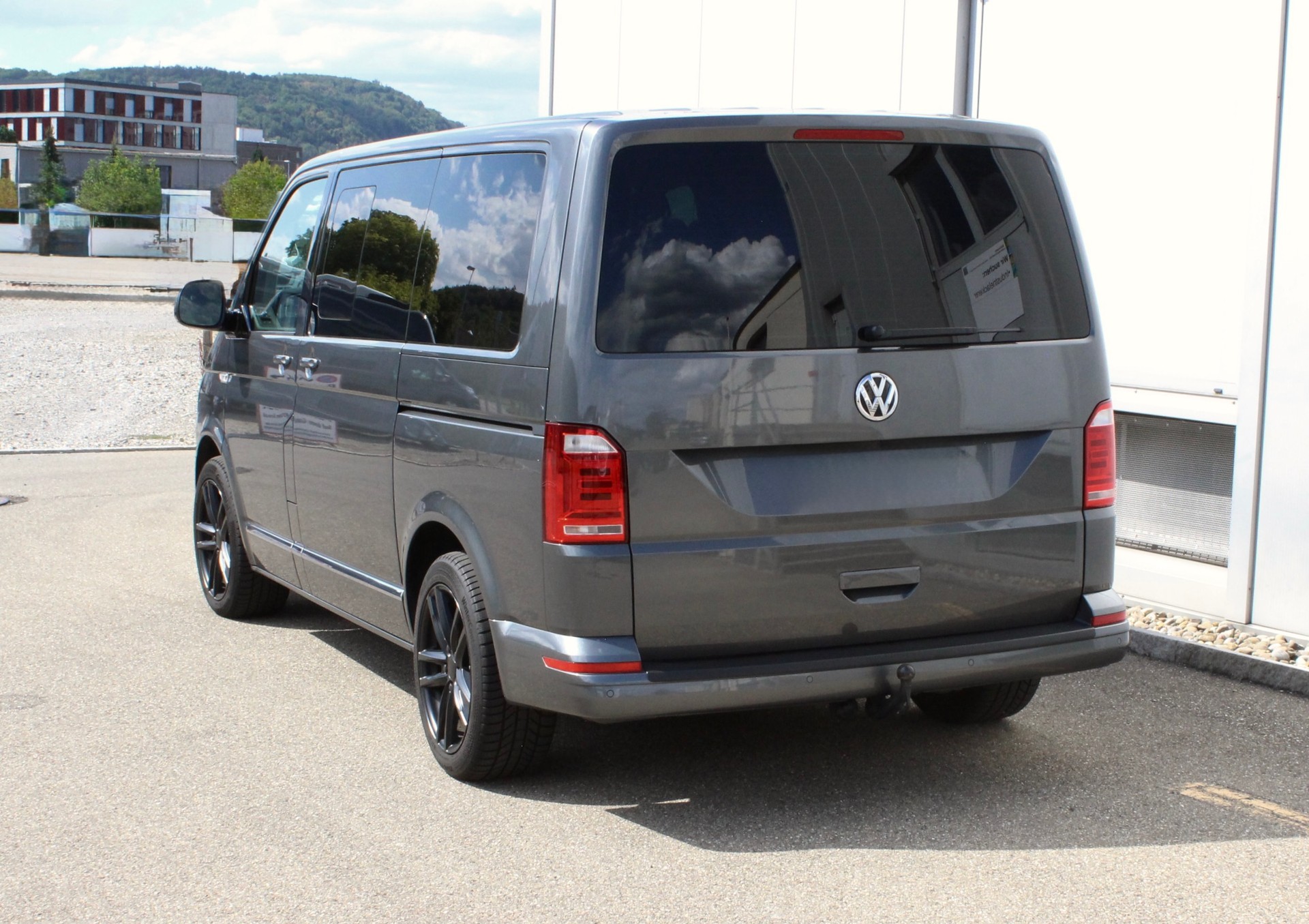 VW T6 Multivan 2.0 TDI Highline DSG 4 Motion-image-2