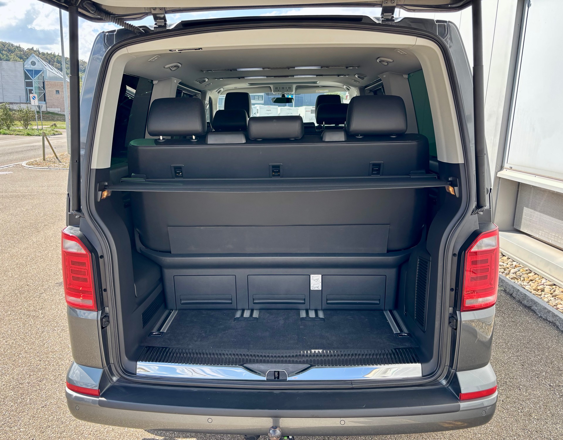 VW T6 Multivan 2.0 TDI Highline DSG 4 Motion-image-3
