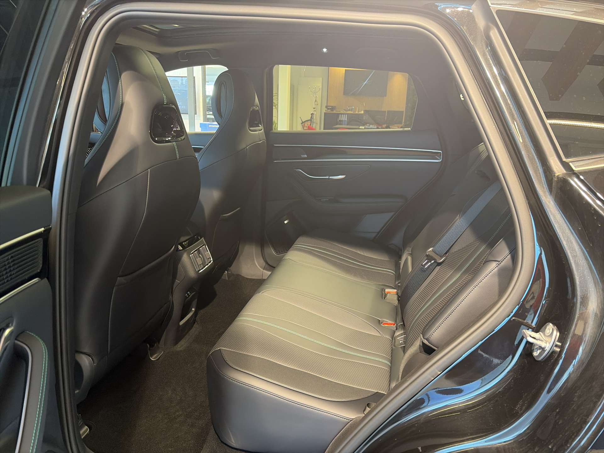 BYD Seal U DM-i PHEV Design AWD 324PS Automat-image-6