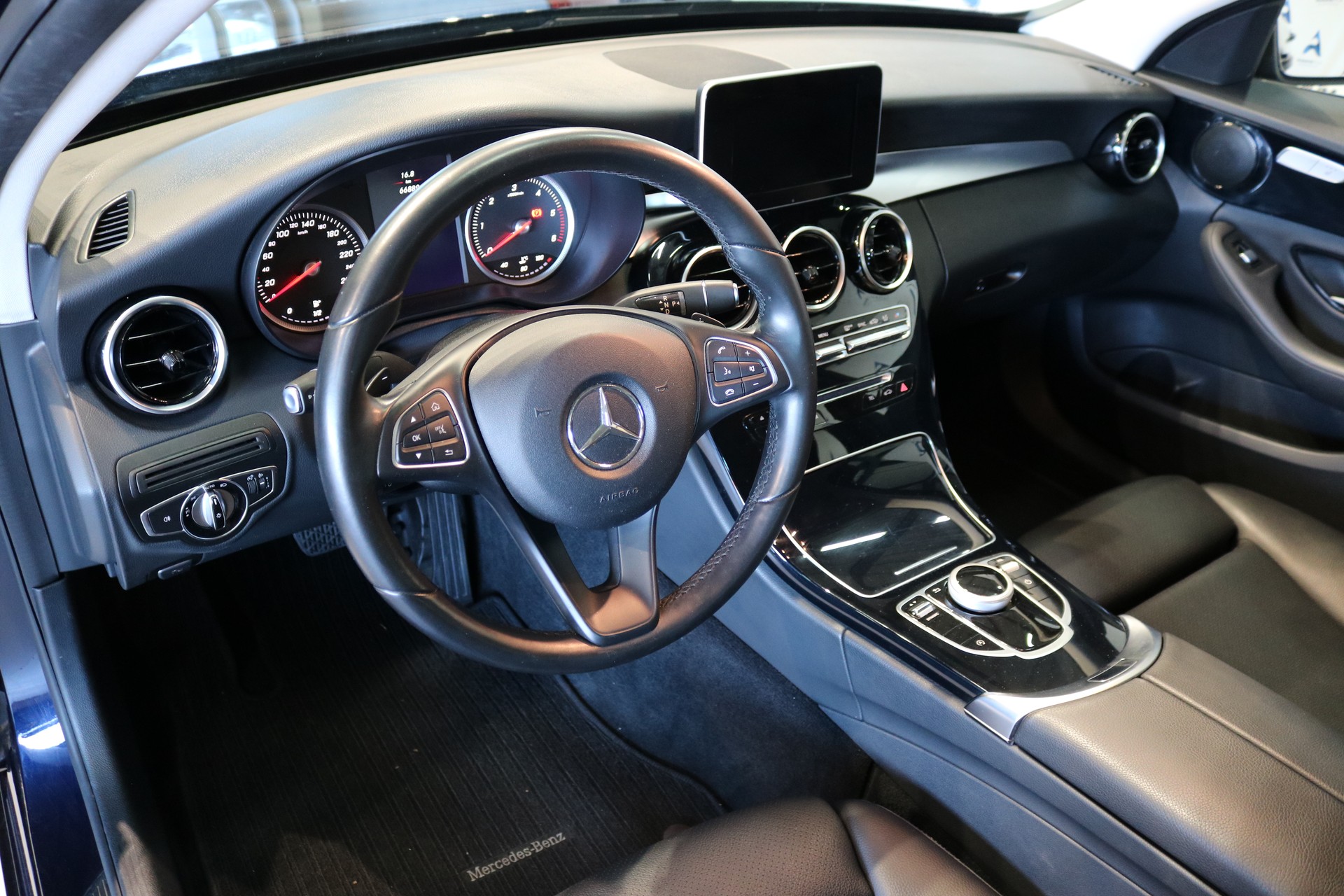 MERCEDES-BENZ C 220 BlueTEC Exclusive 7G-Tronic-showroom-element-2